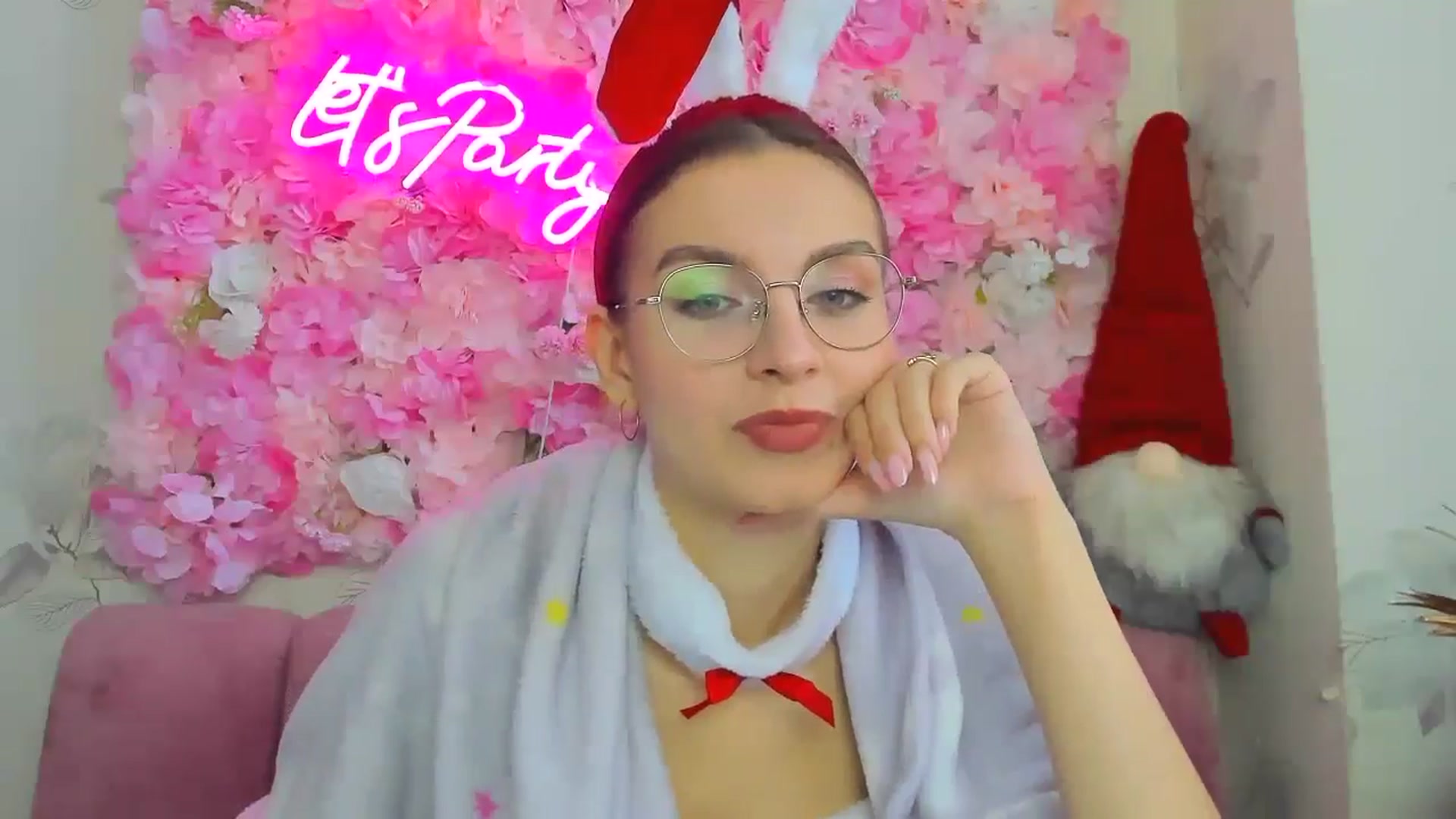 Gallery image thumbnail from SofiaLiub's myfreecams stream on, 12/19/2024, 11:25 image 7 of 20