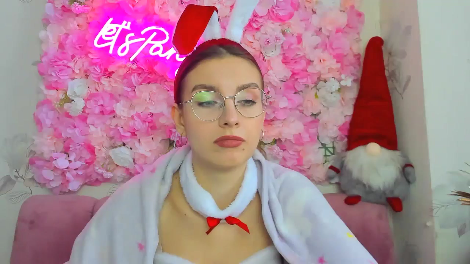 Gallery image thumbnail from SofiaLiub's myfreecams stream on, 12/19/2024, 11:25 image 1 of 20