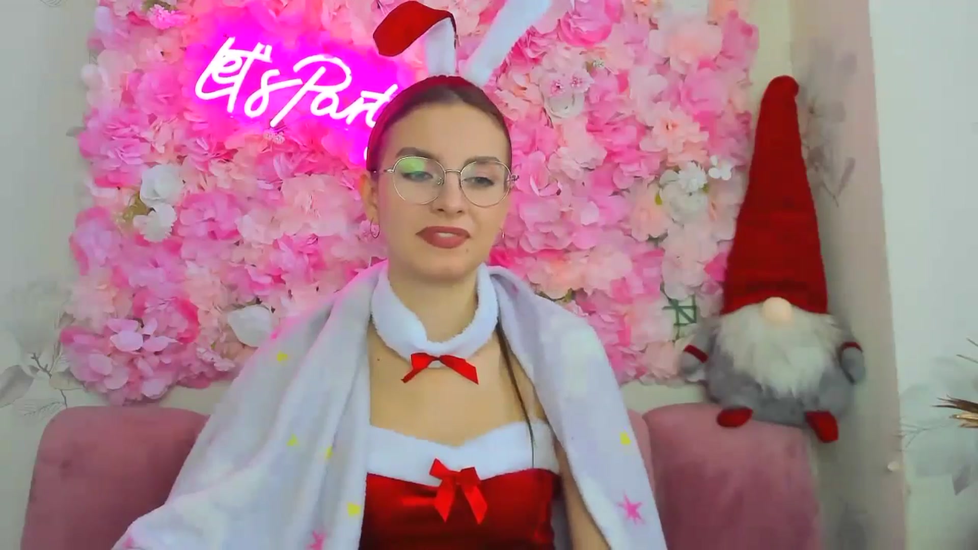 Gallery image thumbnail from SofiaLiub's myfreecams stream on, 12/19/2024, 11:25 image 10 of 20