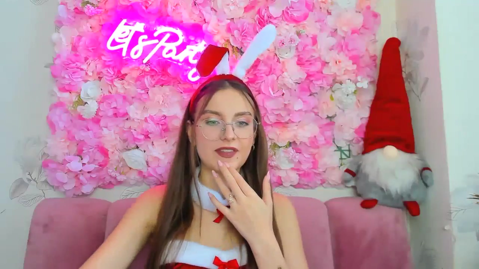 Gallery image thumbnail from SofiaLiub's myfreecams stream on, 12/19/2024, 12:20 image 6 of 20