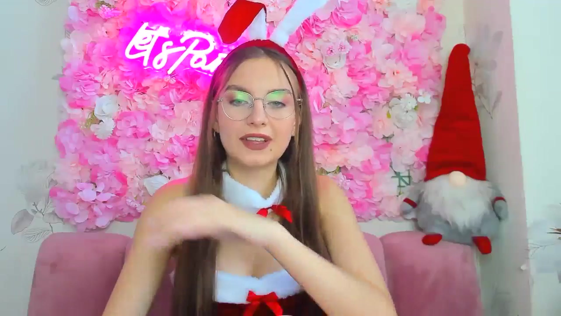 Gallery image thumbnail from SofiaLiub's myfreecams stream on, 12/19/2024, 12:20 image 16 of 20