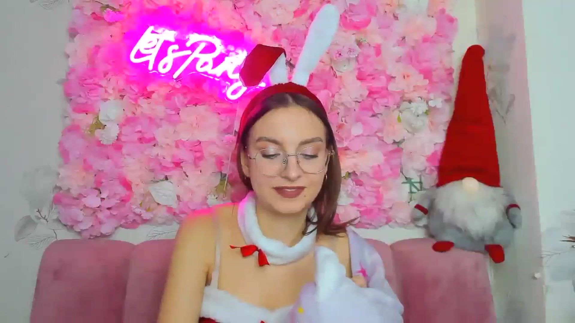 Gallery image thumbnail from SofiaLiub's myfreecams stream on, 12/19/2024, 14:05 image 20 of 20