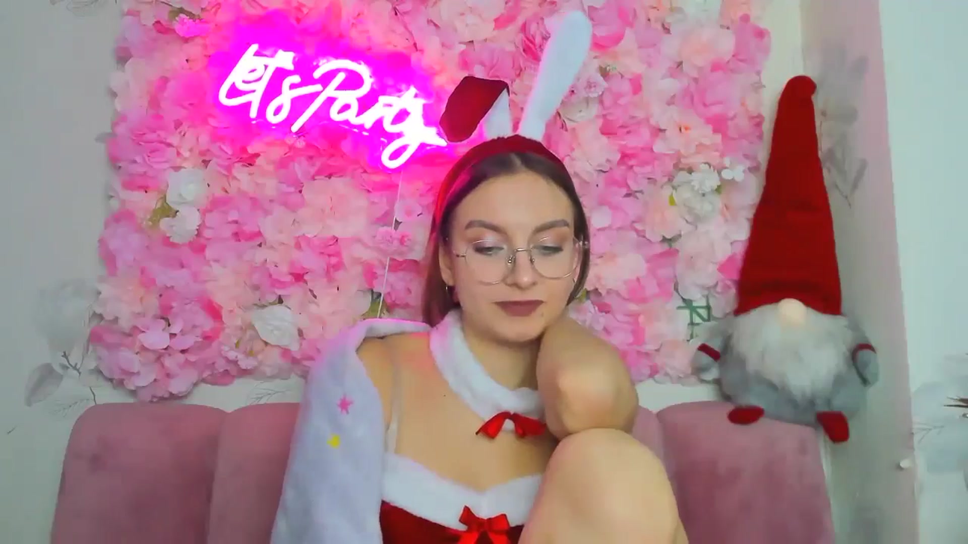 Gallery image thumbnail from SofiaLiub's myfreecams stream on, 12/19/2024, 14:05 image 19 of 20