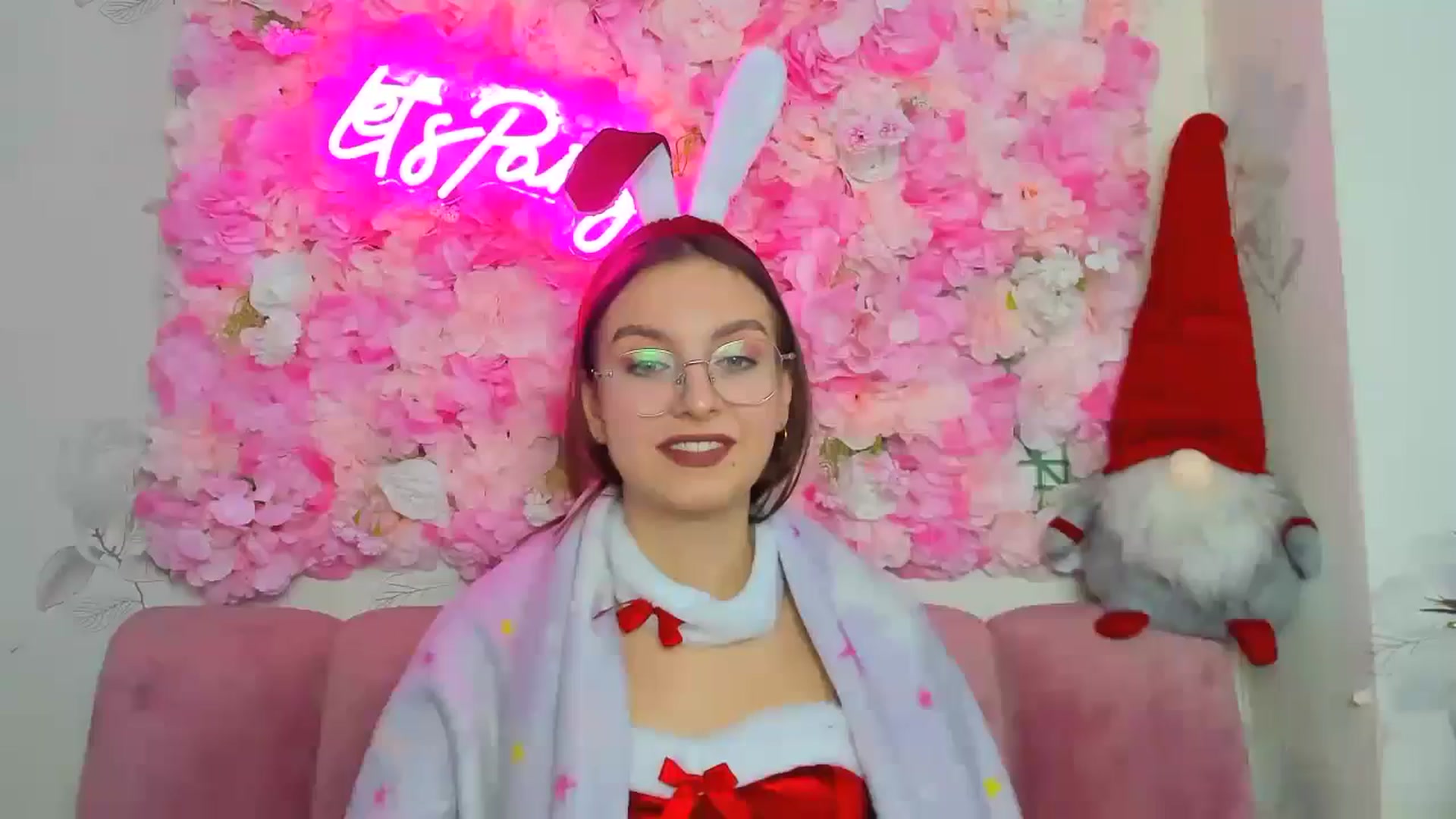 Gallery image thumbnail from SofiaLiub's myfreecams stream on, 12/19/2024, 14:05 image 17 of 20