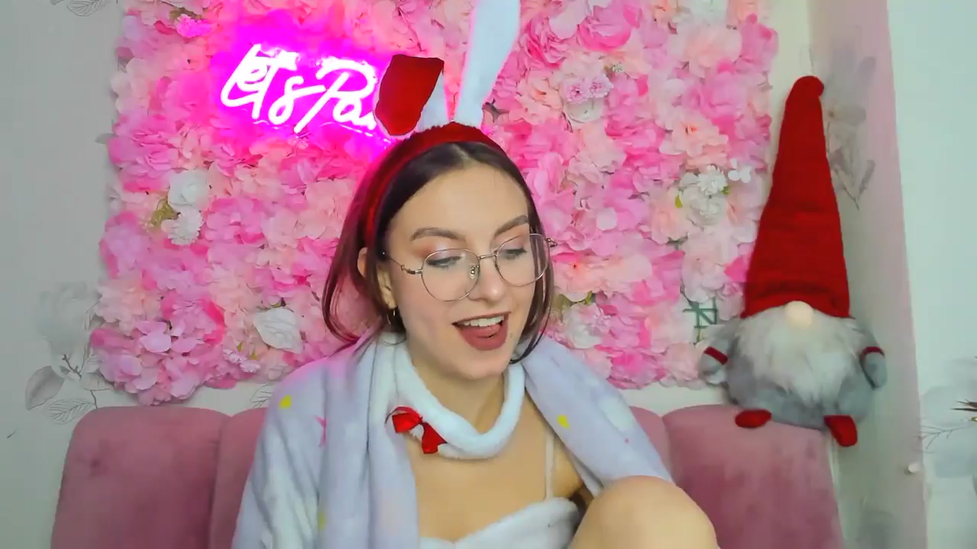 Gallery image thumbnail from SofiaLiub's myfreecams stream on, 12/19/2024, 14:05 image 18 of 20
