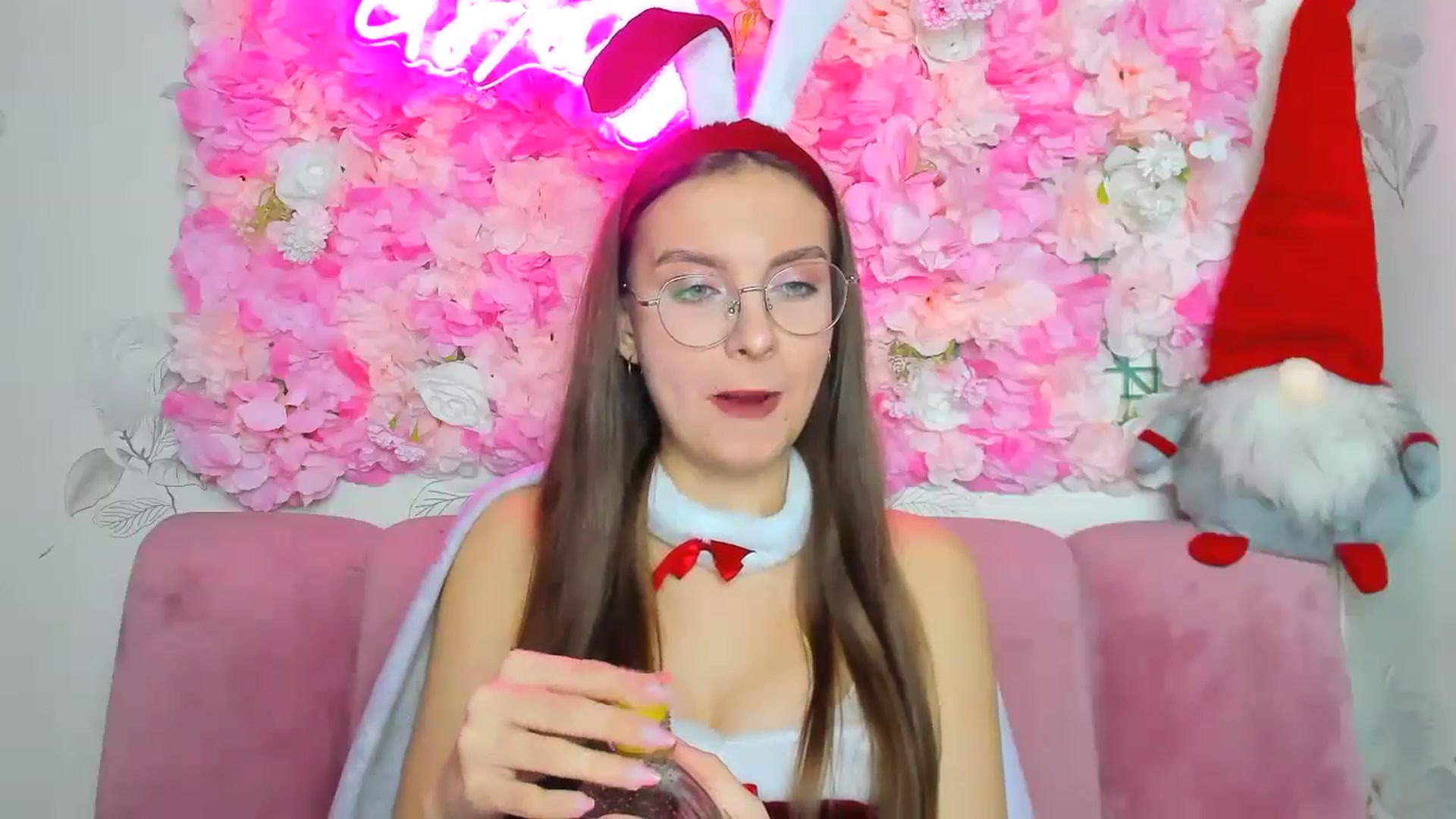Gallery image thumbnail from SofiaLiub's myfreecams stream on, 12/19/2024, 15:39 image 5 of 20