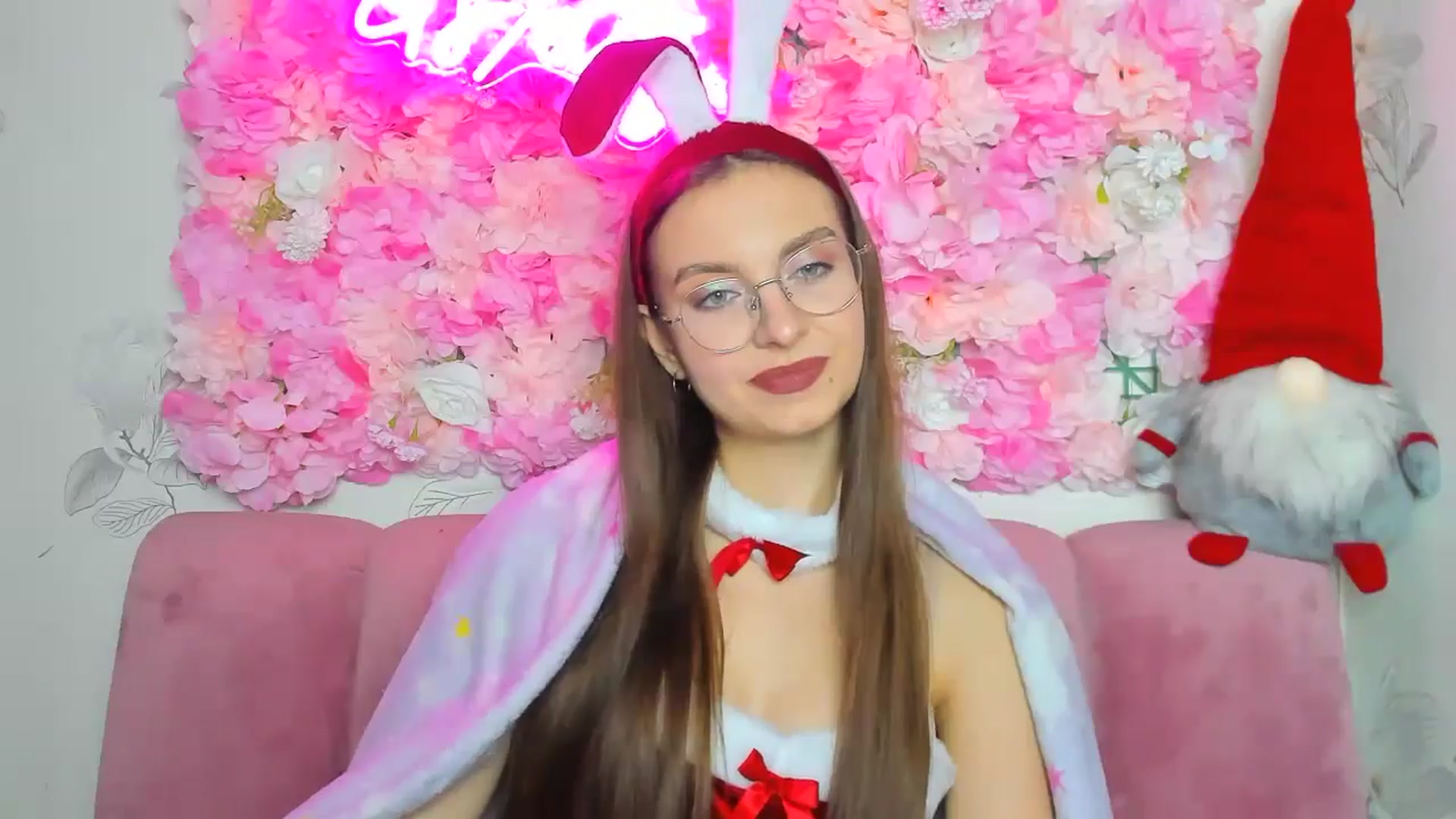 Gallery image thumbnail from SofiaLiub's myfreecams stream on, 12/19/2024, 15:39 image 3 of 20