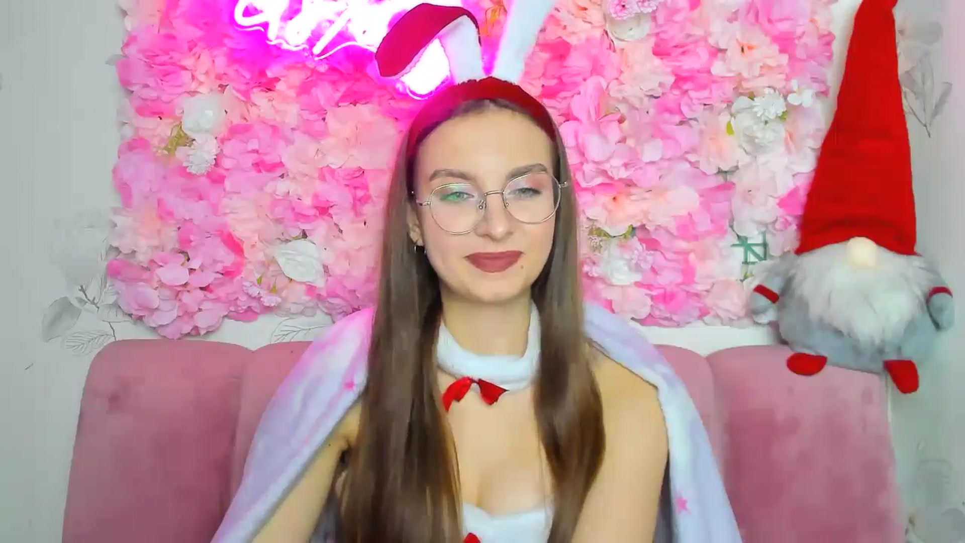 Gallery image thumbnail from SofiaLiub's myfreecams stream on, 12/19/2024, 15:39 image 4 of 20