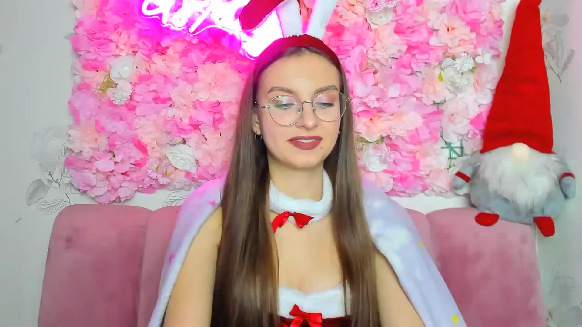 Gallery image thumbnail from SofiaLiub's myfreecams stream on, 12/19/2024, 15:39 image 1 of 20