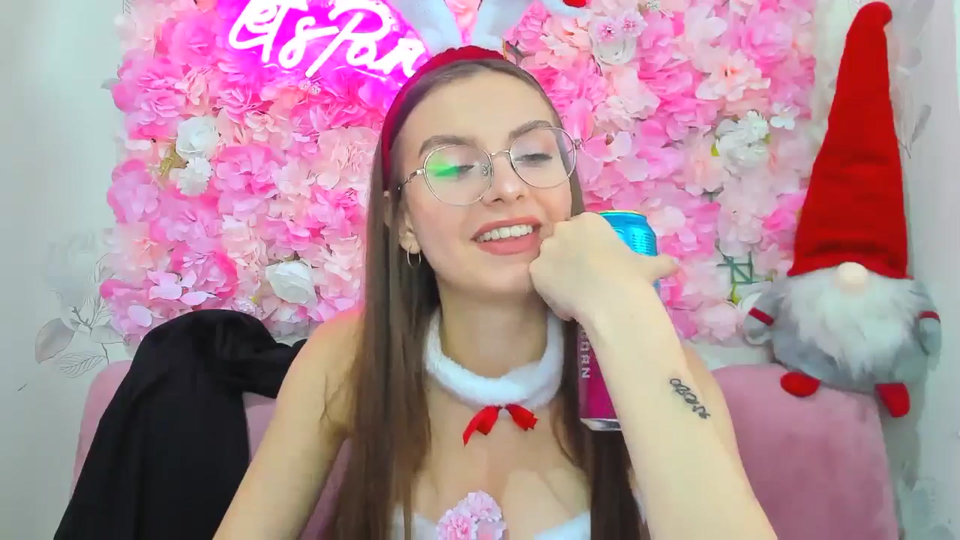 Gallery image thumbnail from SofiaLiub's myfreecams stream on, 12/20/2024, 13:04 image 19 of 20
