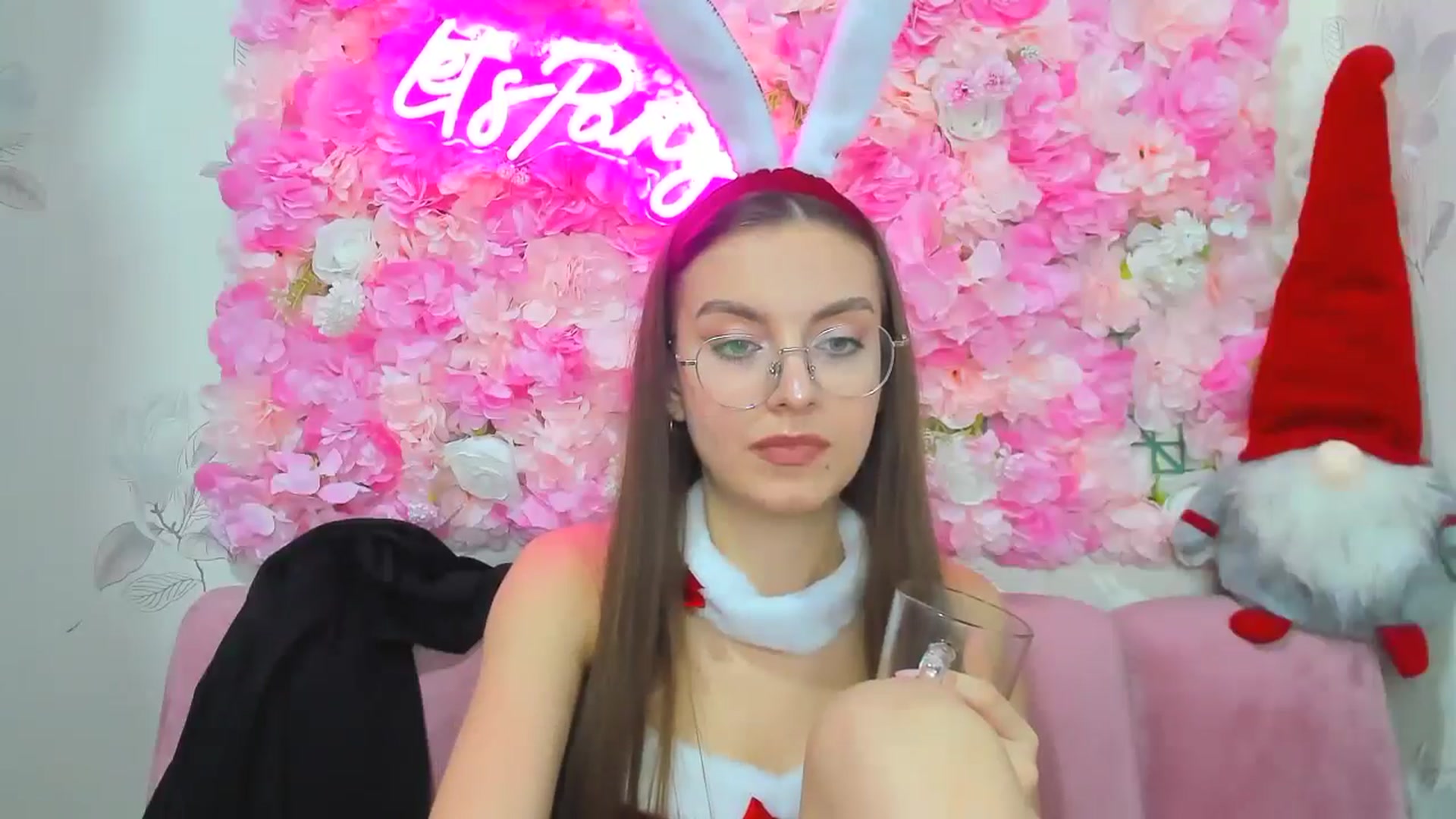 Gallery image thumbnail from SofiaLiub's myfreecams stream on, 12/20/2024, 14:12 image 5 of 20