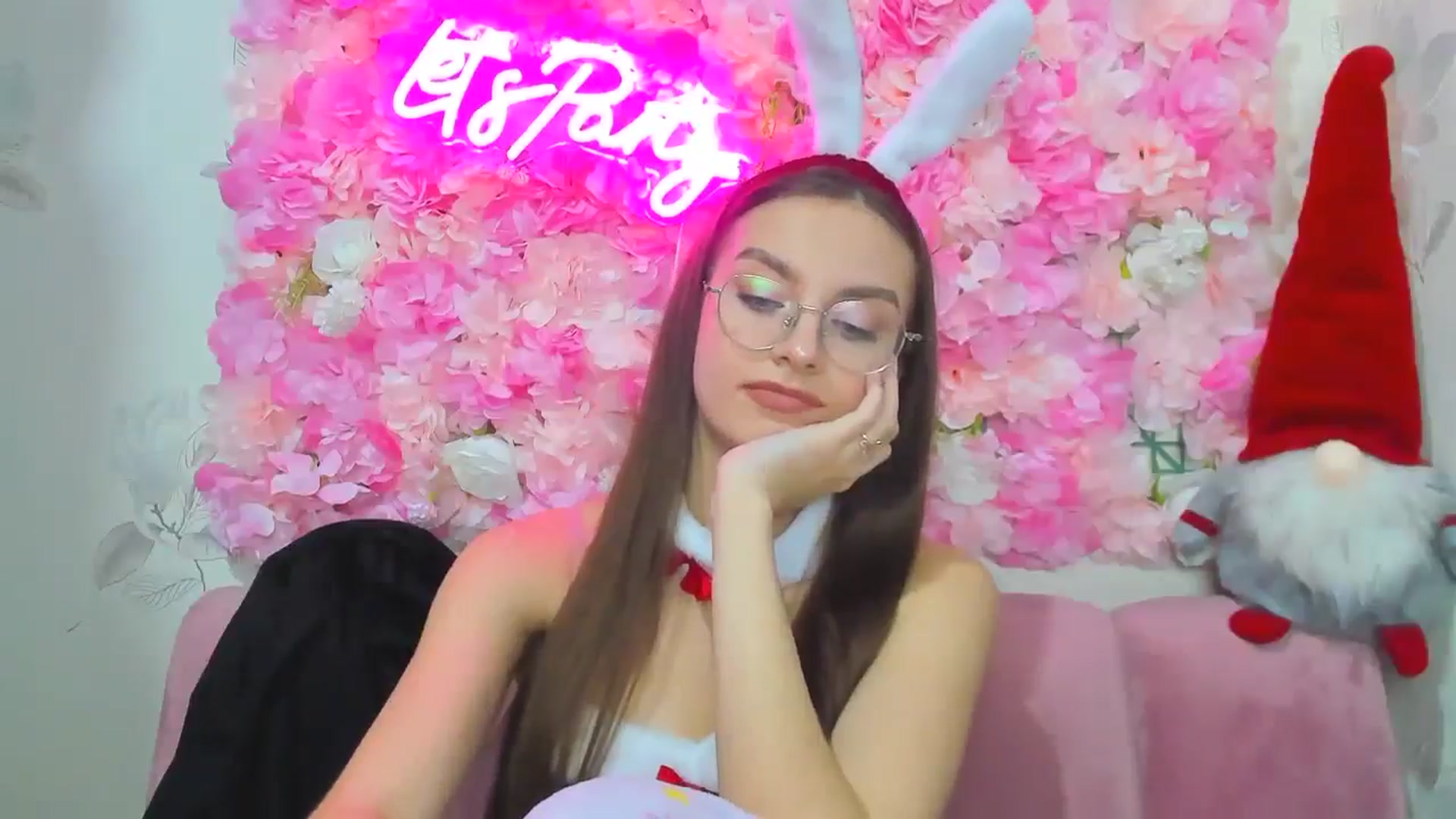 Gallery image thumbnail from SofiaLiub's myfreecams stream on, 12/20/2024, 14:12 image 15 of 20