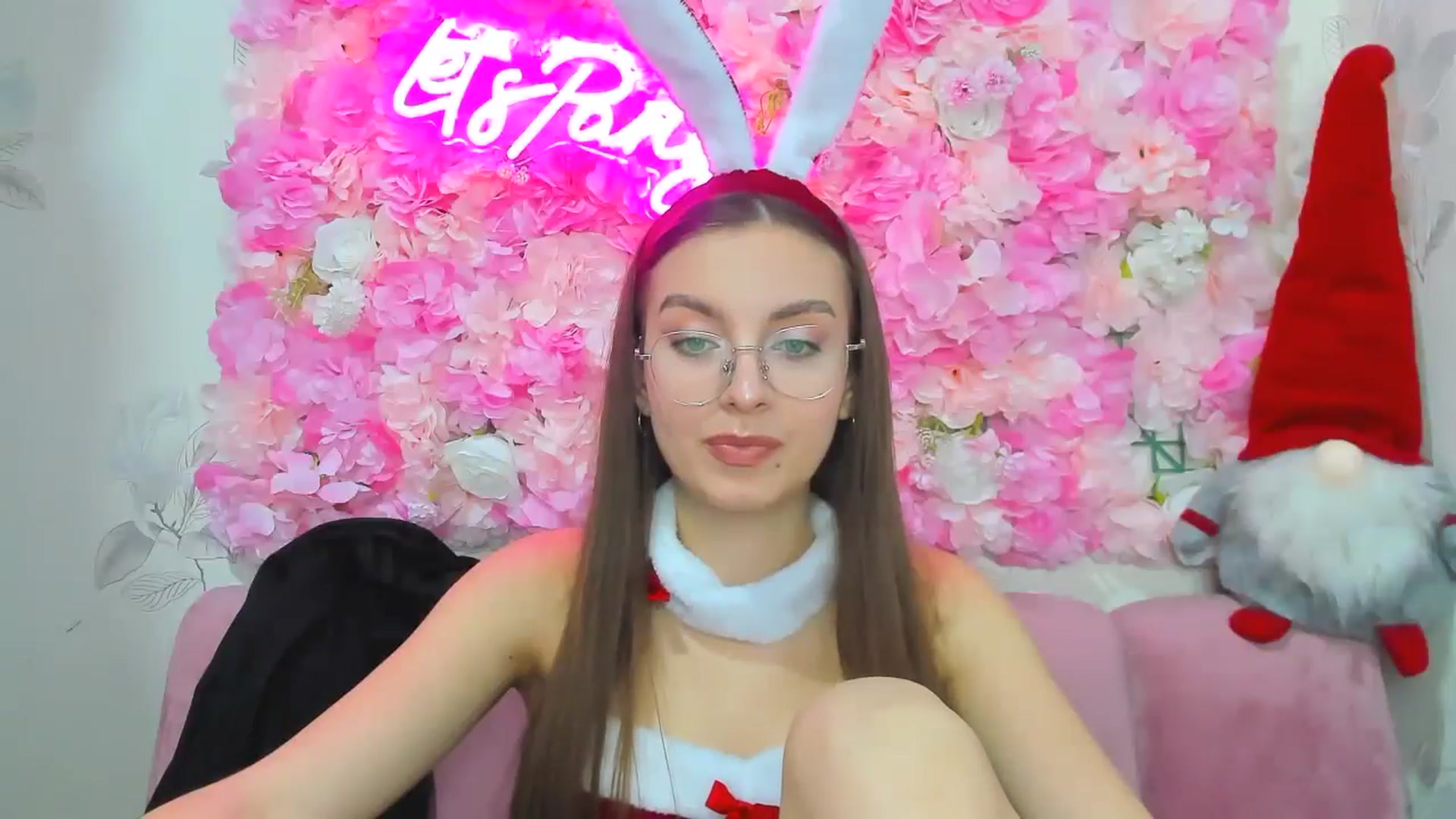Gallery image thumbnail from SofiaLiub's myfreecams stream on, 12/20/2024, 14:12 image 4 of 20