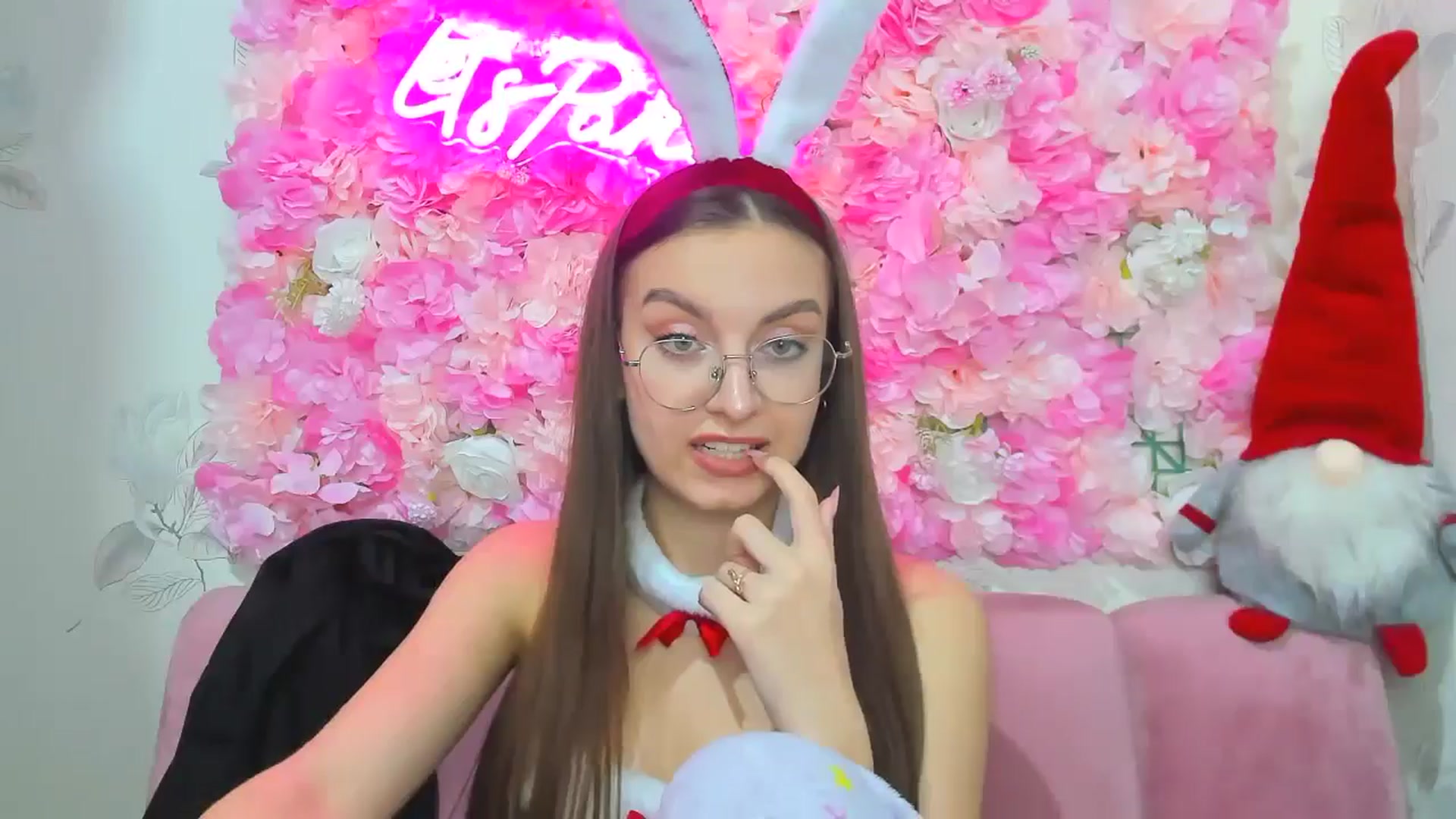 Gallery image thumbnail from SofiaLiub's myfreecams stream on, 12/20/2024, 14:12 image 18 of 20