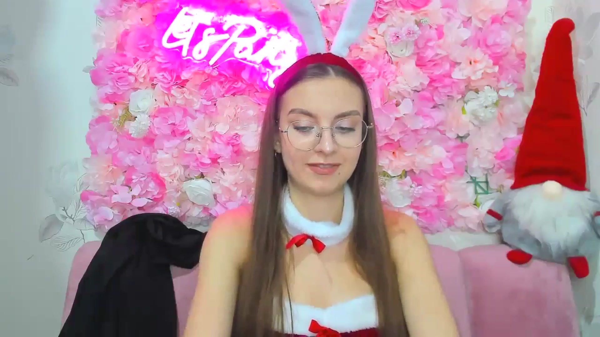 Gallery image thumbnail from SofiaLiub's myfreecams stream on, 12/20/2024, 14:12 image 14 of 20
