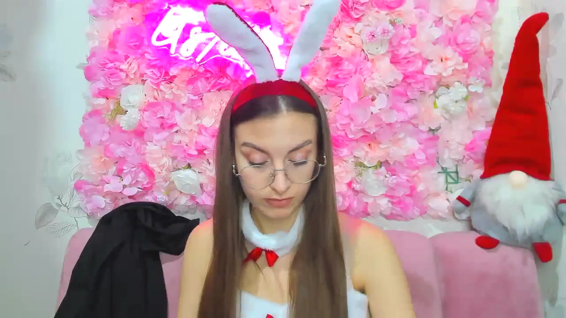 Gallery image thumbnail from SofiaLiub's myfreecams stream on, 12/20/2024, 14:12 image 19 of 20