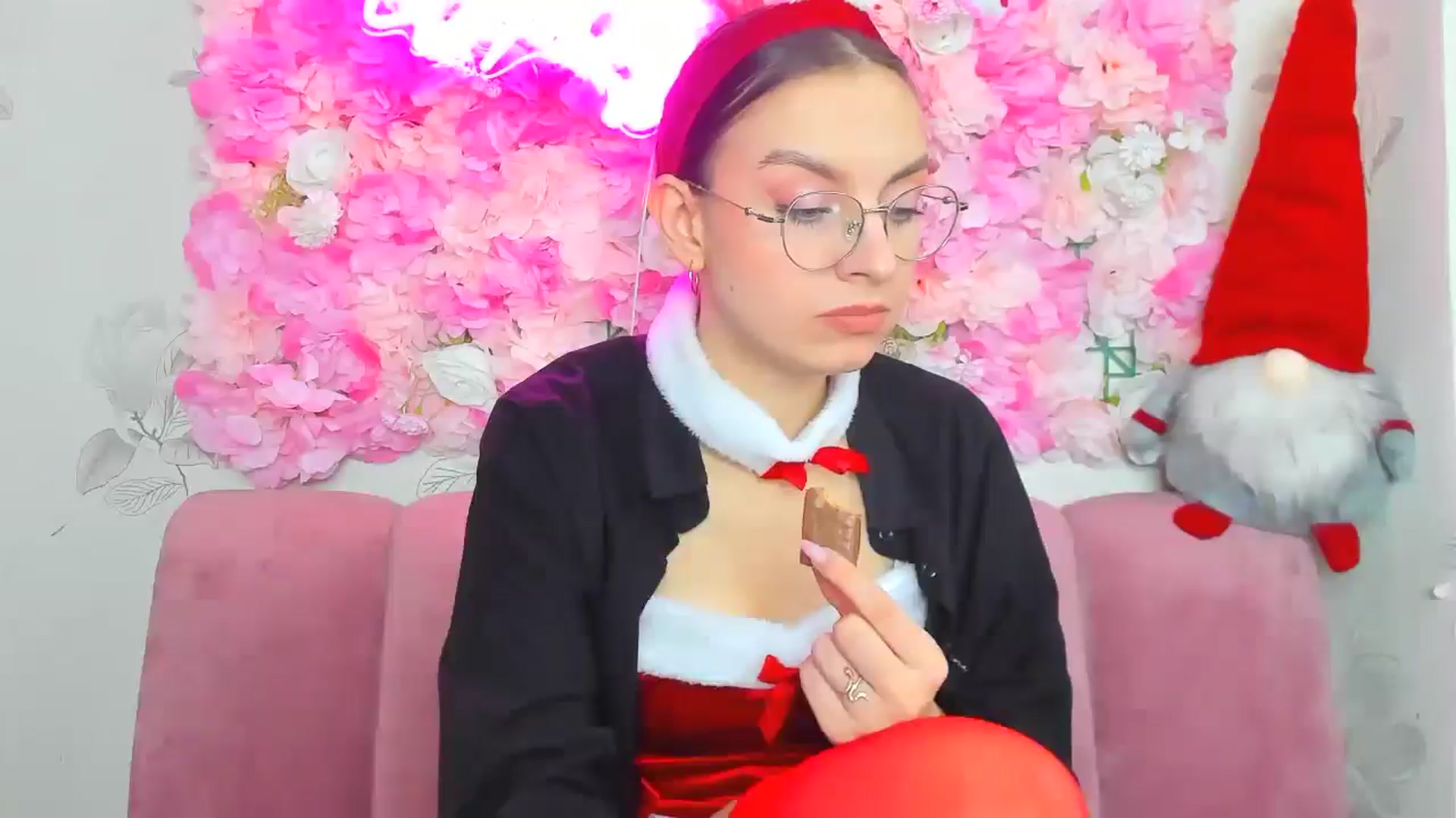 Gallery image thumbnail from SofiaLiub's myfreecams stream on, 12/21/2024, 11:54 image 7 of 20