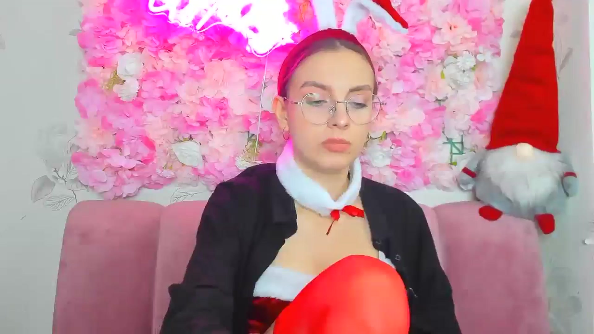 Gallery image thumbnail from SofiaLiub's myfreecams stream on, 12/21/2024, 11:54 image 10 of 20