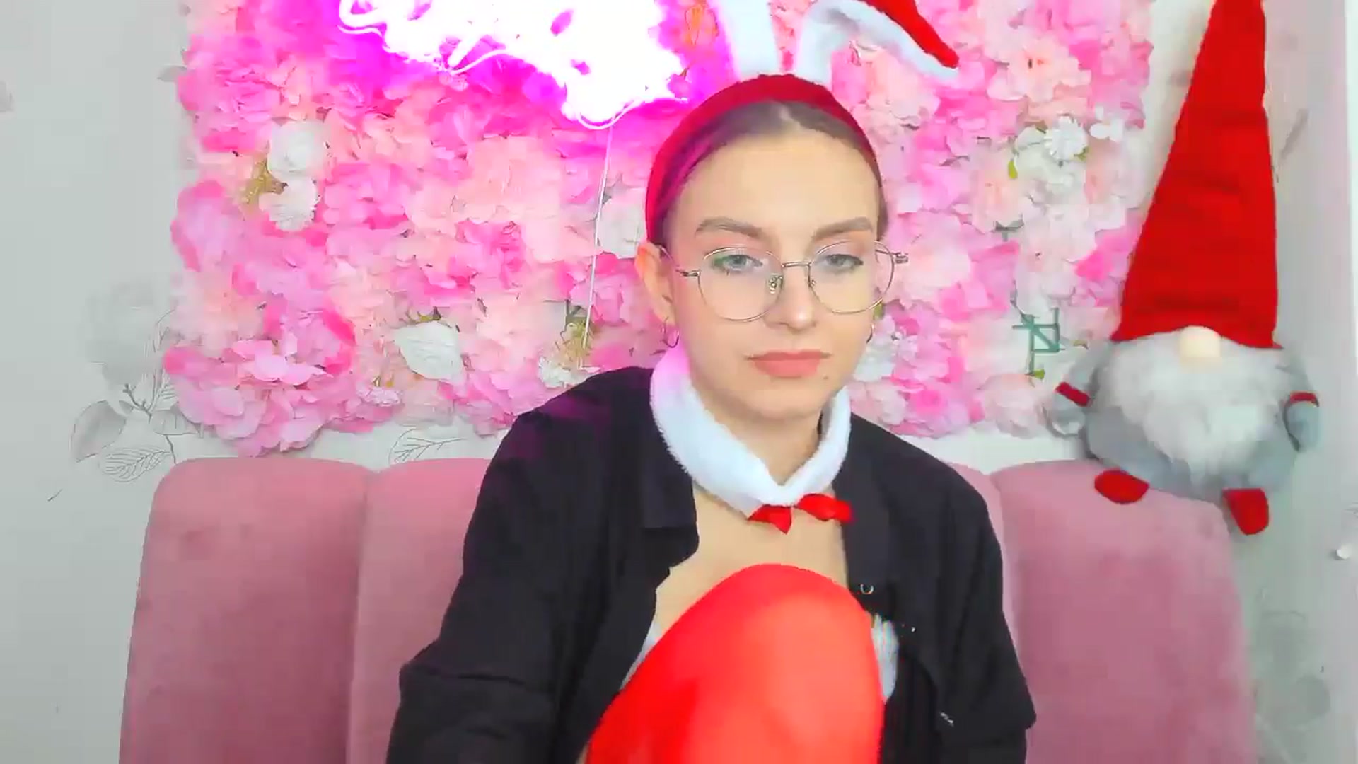 Gallery image thumbnail from SofiaLiub's myfreecams stream on, 12/21/2024, 11:54 image 8 of 20