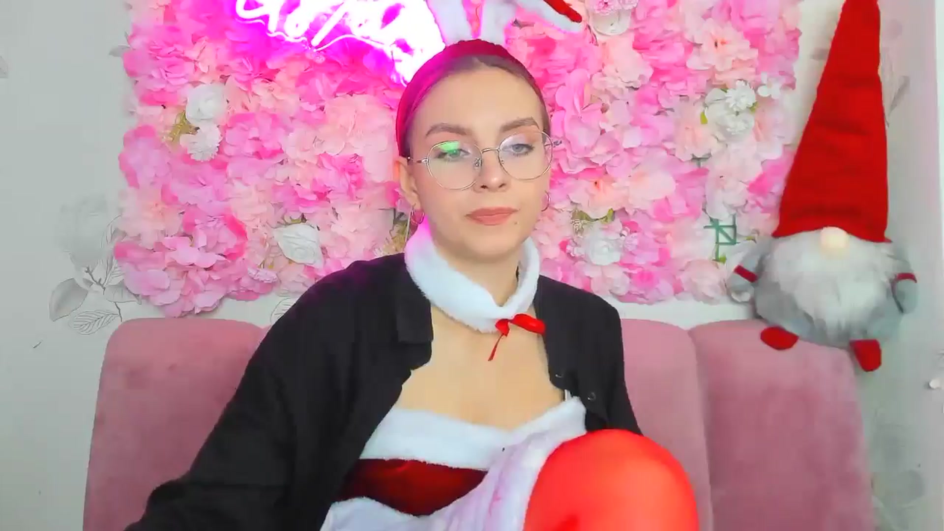 Gallery image thumbnail from SofiaLiub's myfreecams stream on, 12/21/2024, 11:54 image 11 of 20