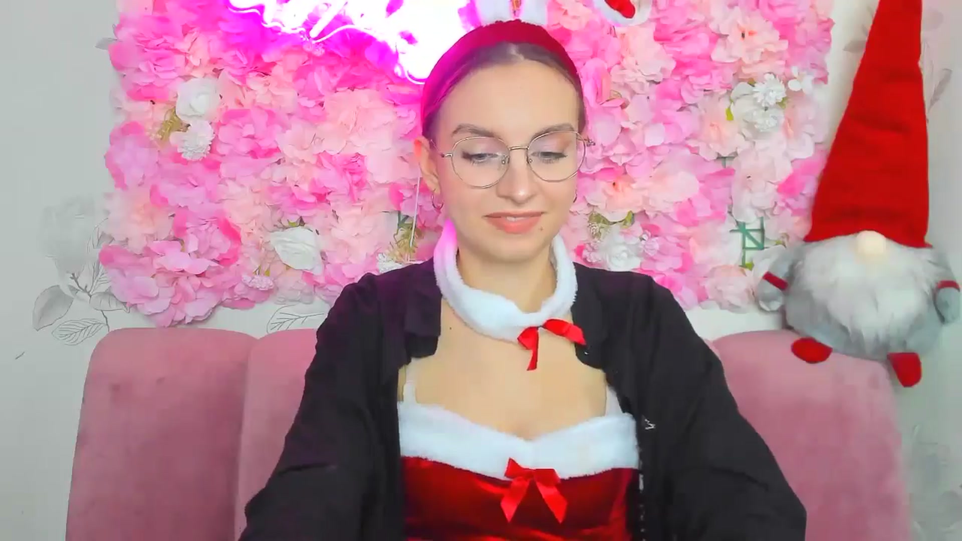 Gallery image thumbnail from SofiaLiub's myfreecams stream on, 12/21/2024, 12:28 image 15 of 20