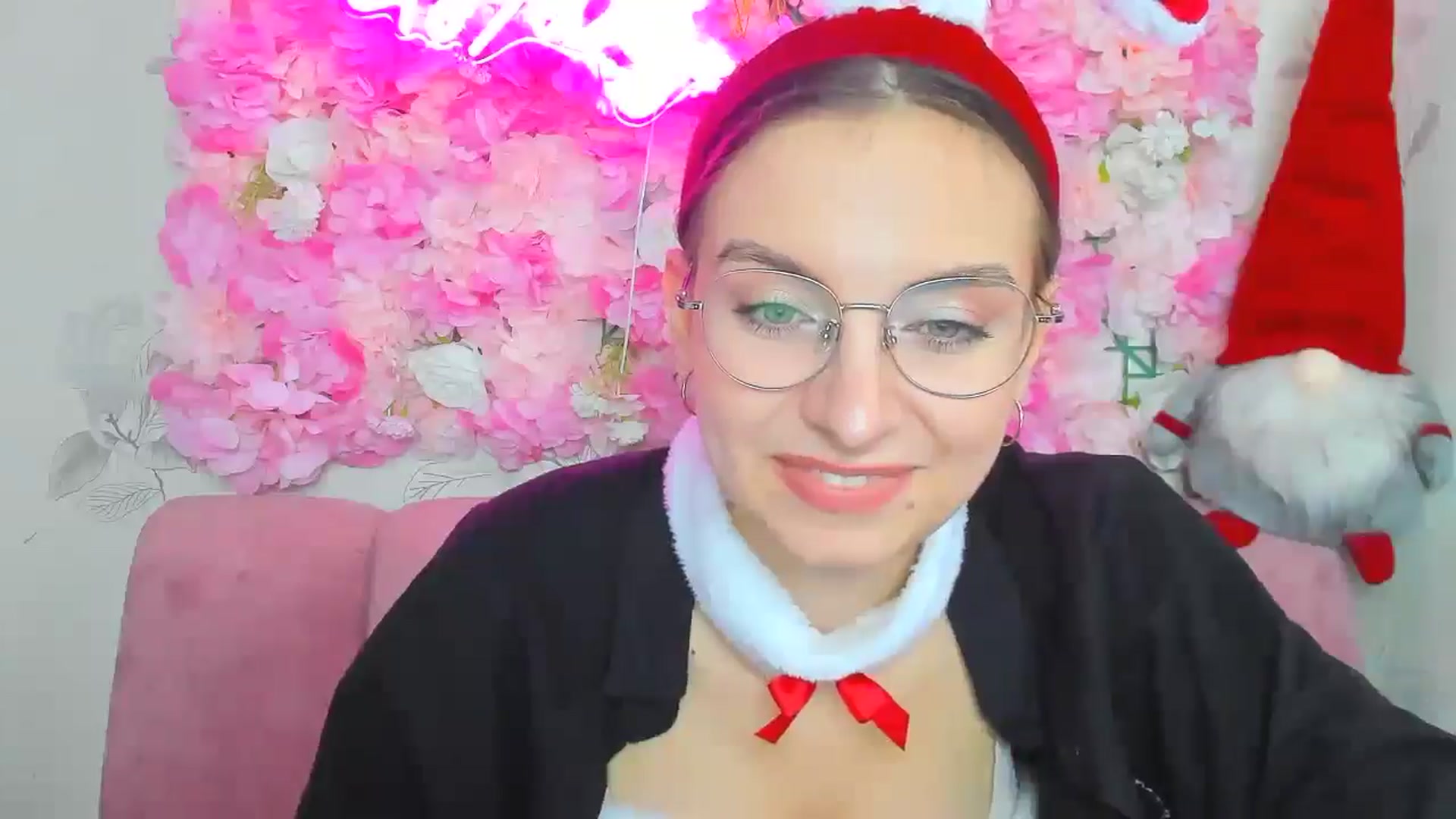 Gallery image thumbnail from SofiaLiub's myfreecams stream on, 12/21/2024, 12:28 image 6 of 20