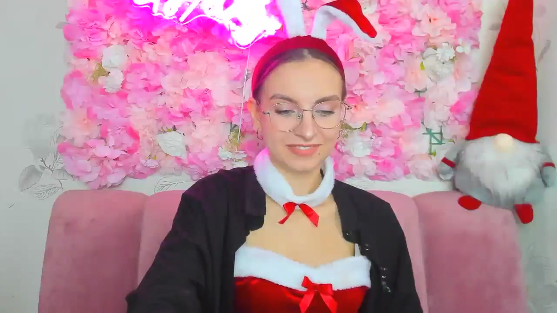 Gallery image thumbnail from SofiaLiub's myfreecams stream on, 12/21/2024, 12:28 image 5 of 20