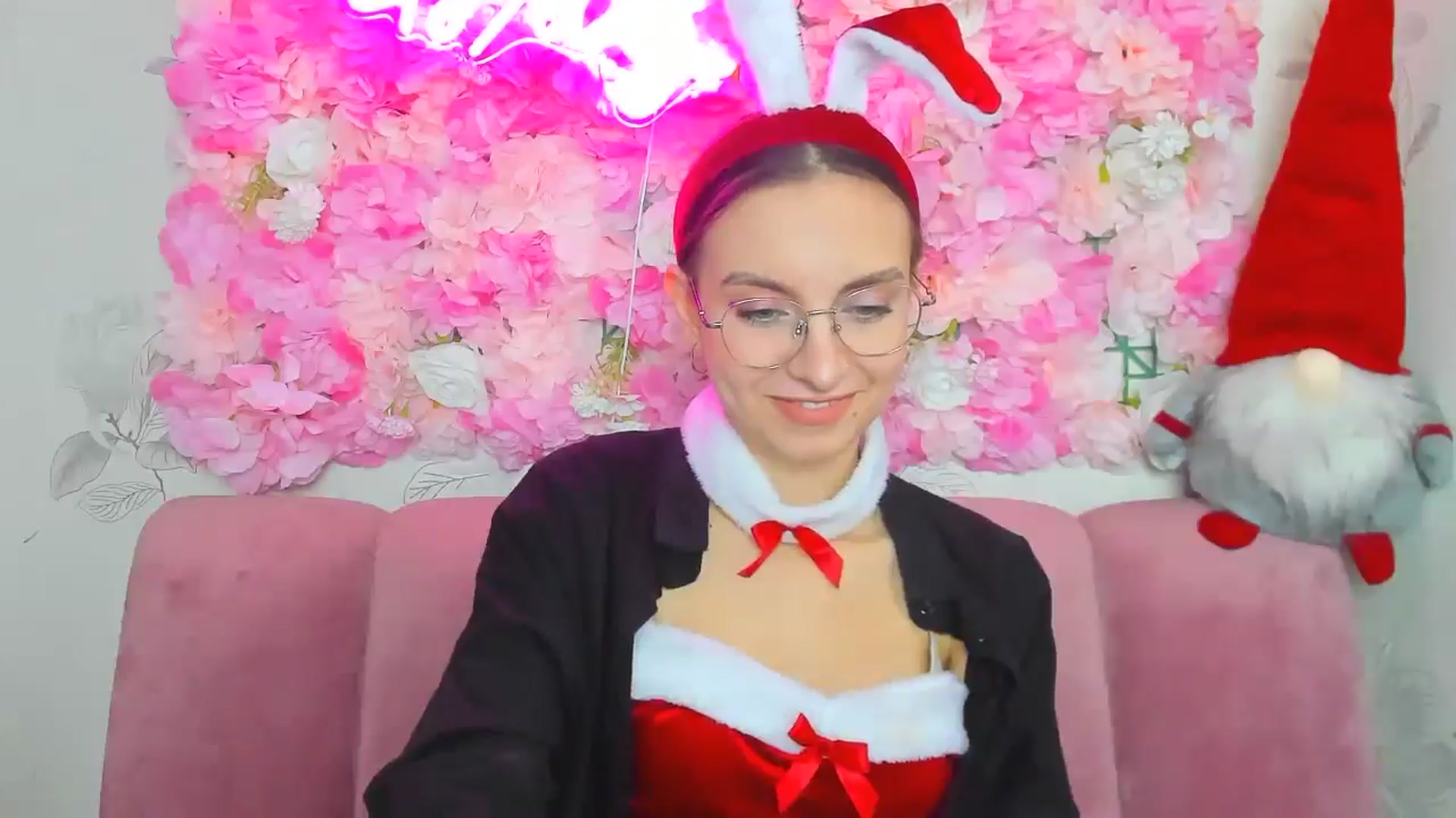 Gallery image thumbnail from SofiaLiub's myfreecams stream on, 12/21/2024, 12:28 image 2 of 20