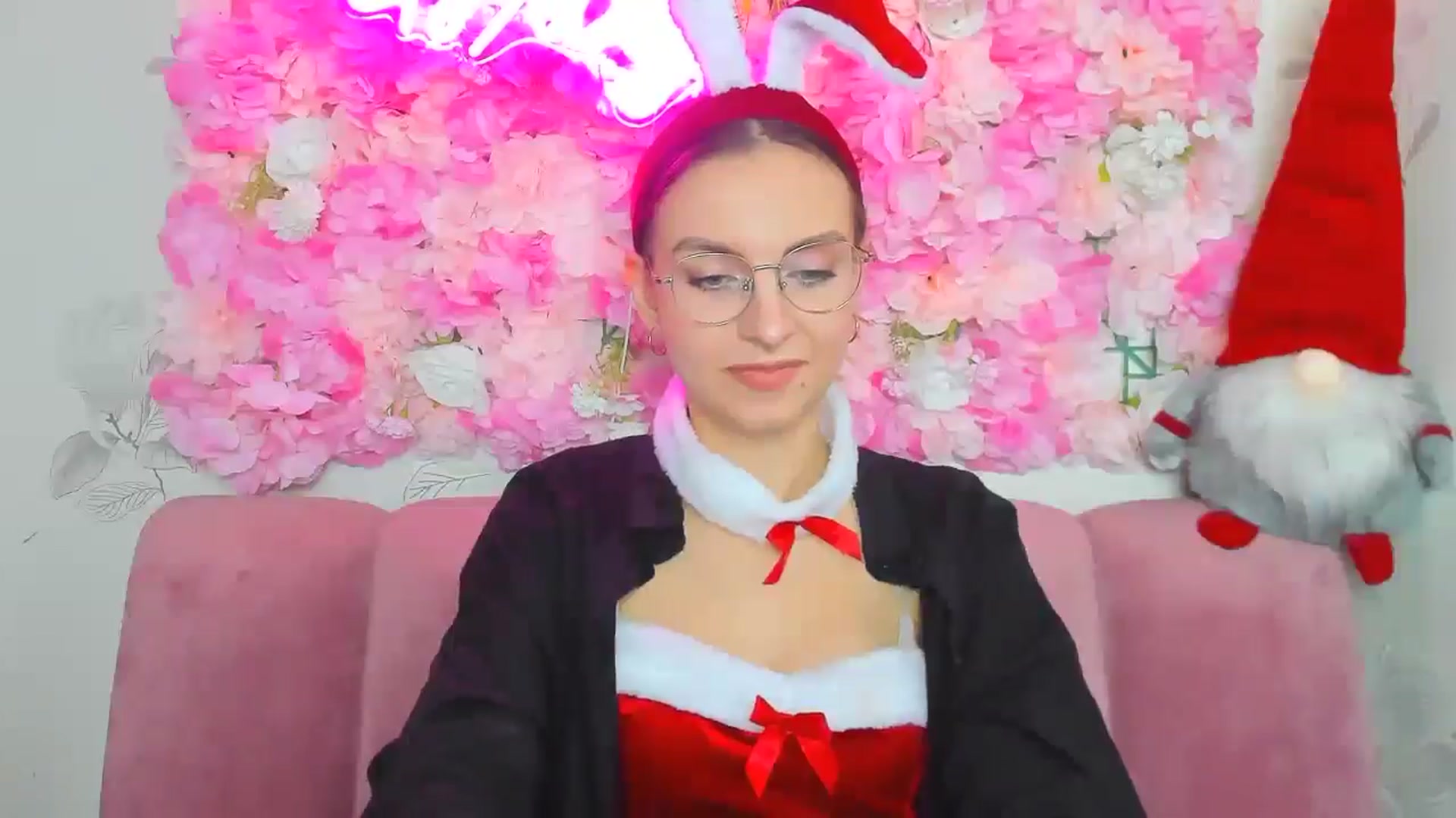 Gallery image thumbnail from SofiaLiub's myfreecams stream on, 12/21/2024, 12:28 image 13 of 20