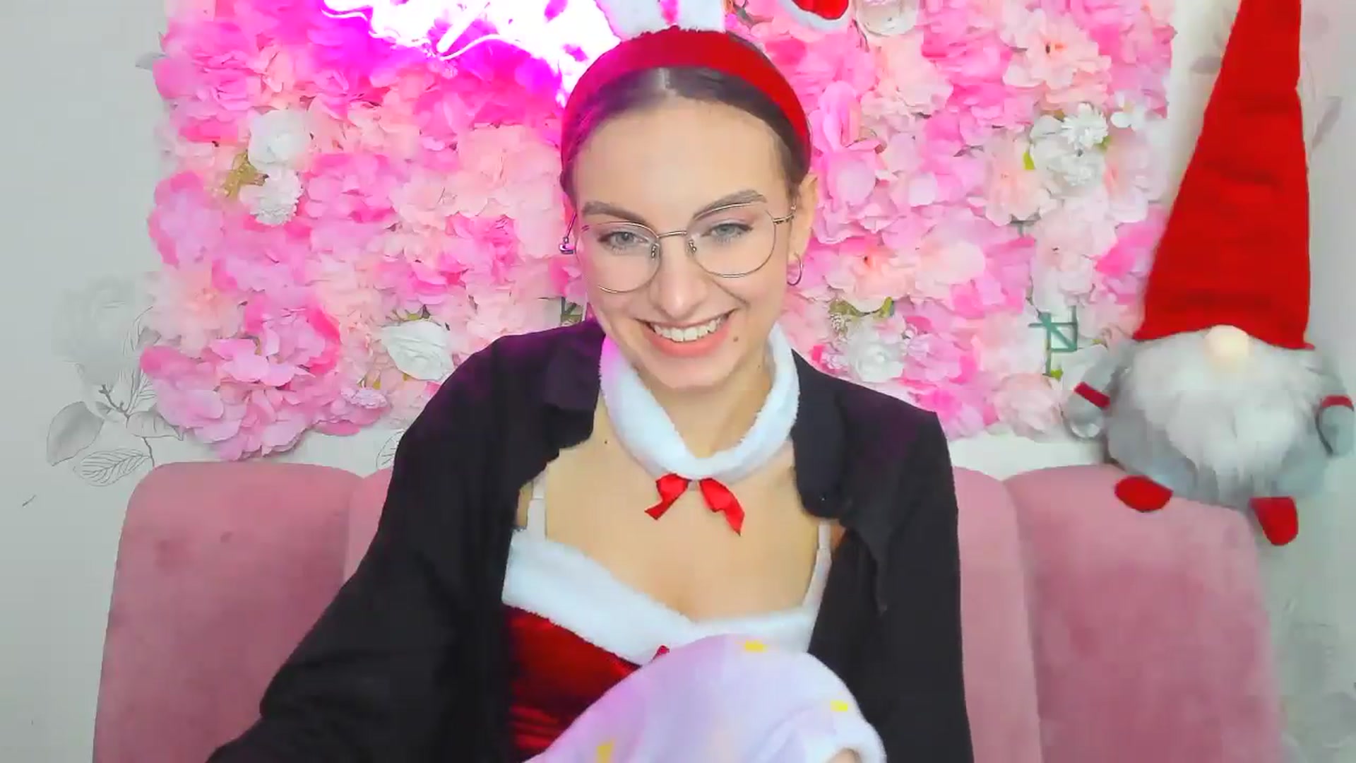 Gallery image thumbnail from SofiaLiub's myfreecams stream on, 12/21/2024, 12:28 image 19 of 20