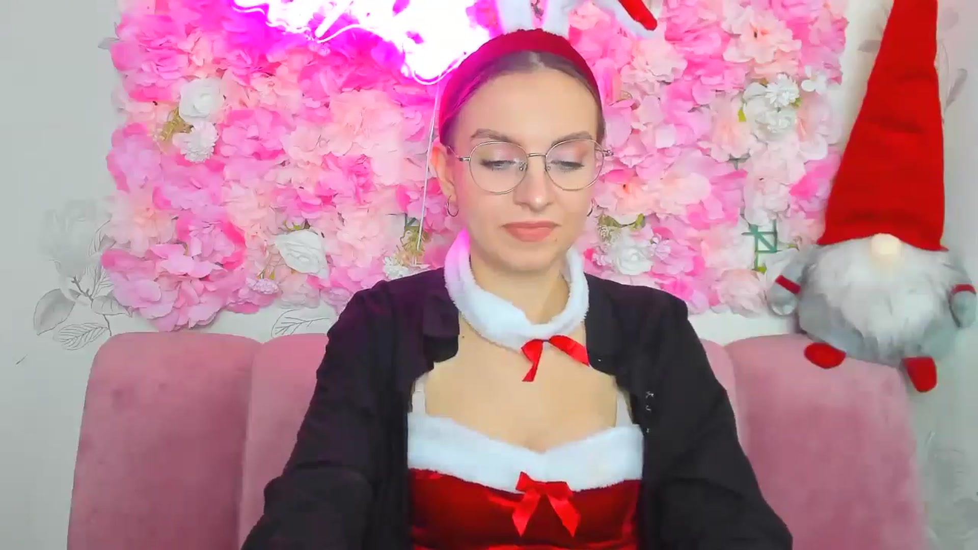 Gallery image thumbnail from SofiaLiub's myfreecams stream on, 12/21/2024, 12:28 image 16 of 20