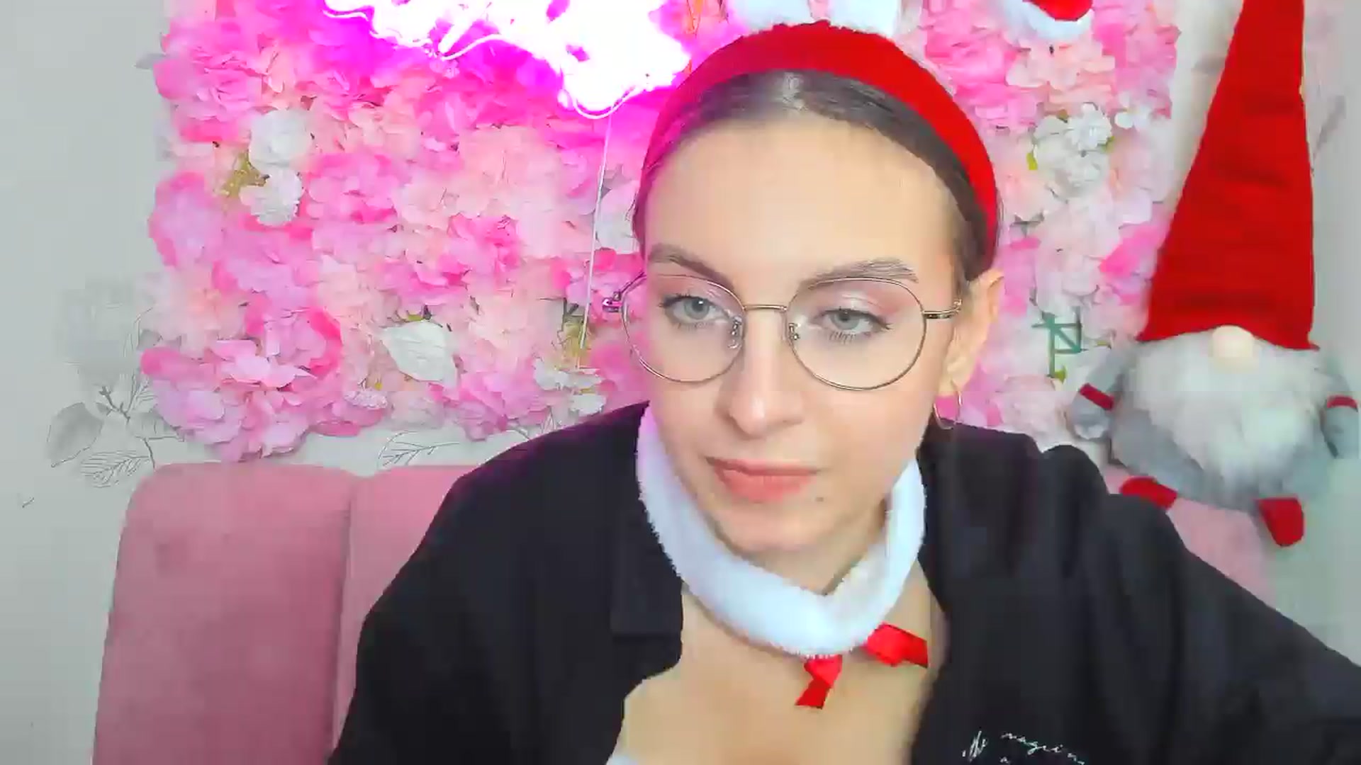 Gallery image thumbnail from SofiaLiub's myfreecams stream on, 12/21/2024, 12:28 image 10 of 20