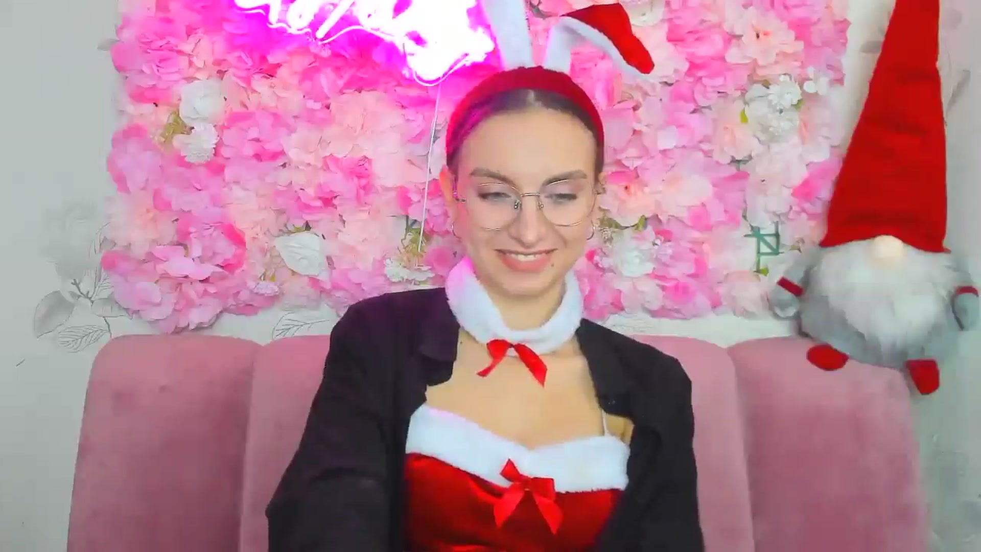 Gallery image thumbnail from SofiaLiub's myfreecams stream on, 12/21/2024, 12:28 image 3 of 20