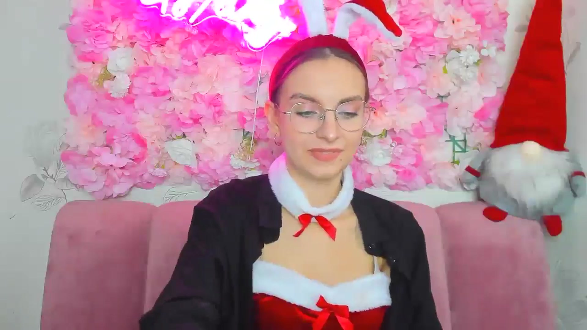 Gallery image thumbnail from SofiaLiub's myfreecams stream on, 12/21/2024, 12:28 image 4 of 20