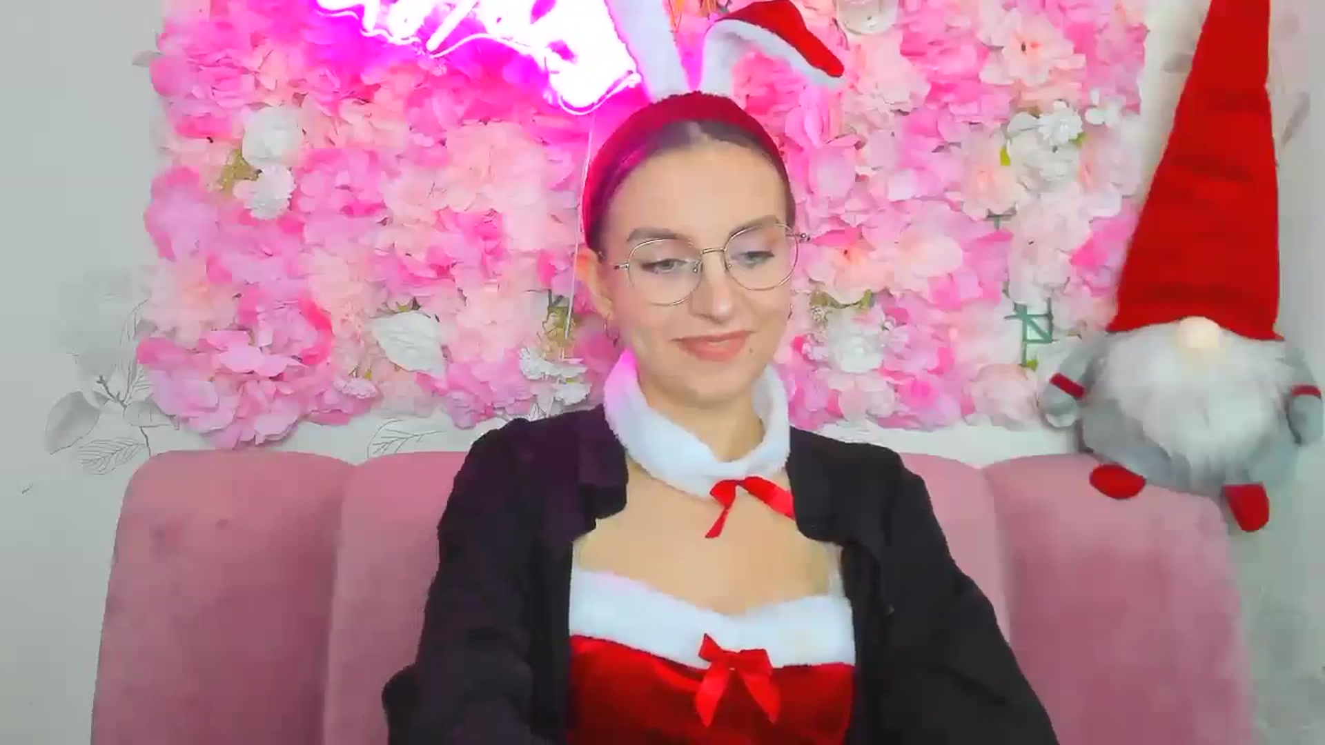 Gallery image thumbnail from SofiaLiub's myfreecams stream on, 12/21/2024, 12:28 image 14 of 20