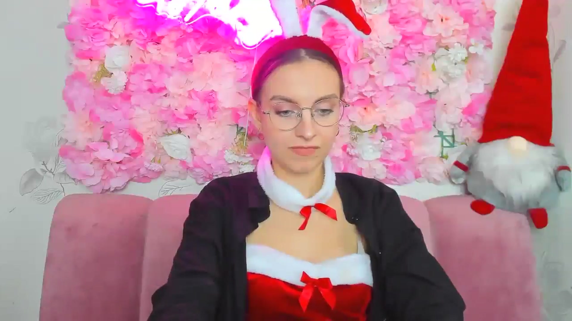 Gallery image thumbnail from SofiaLiub's myfreecams stream on, 12/21/2024, 12:28 image 12 of 20