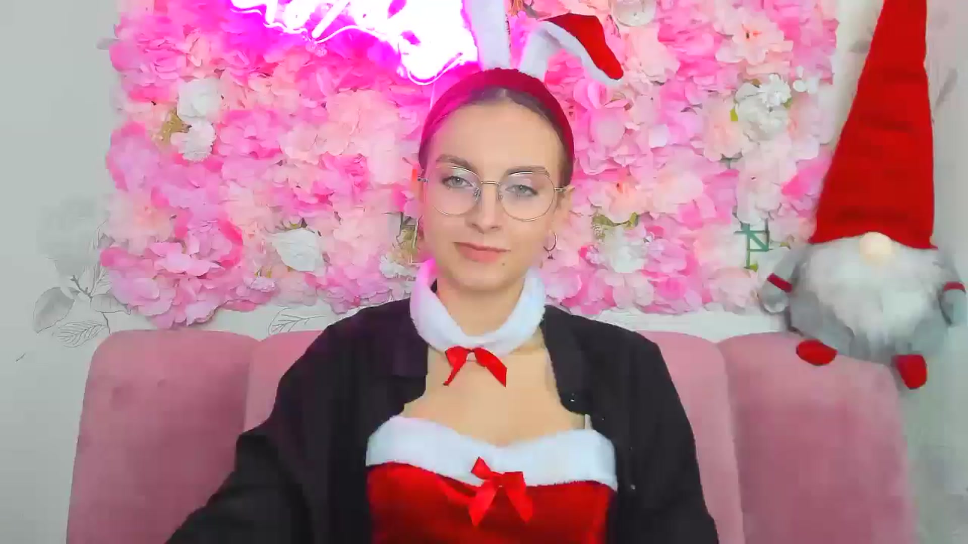 Gallery image thumbnail from SofiaLiub's myfreecams stream on, 12/21/2024, 12:28 image 1 of 20