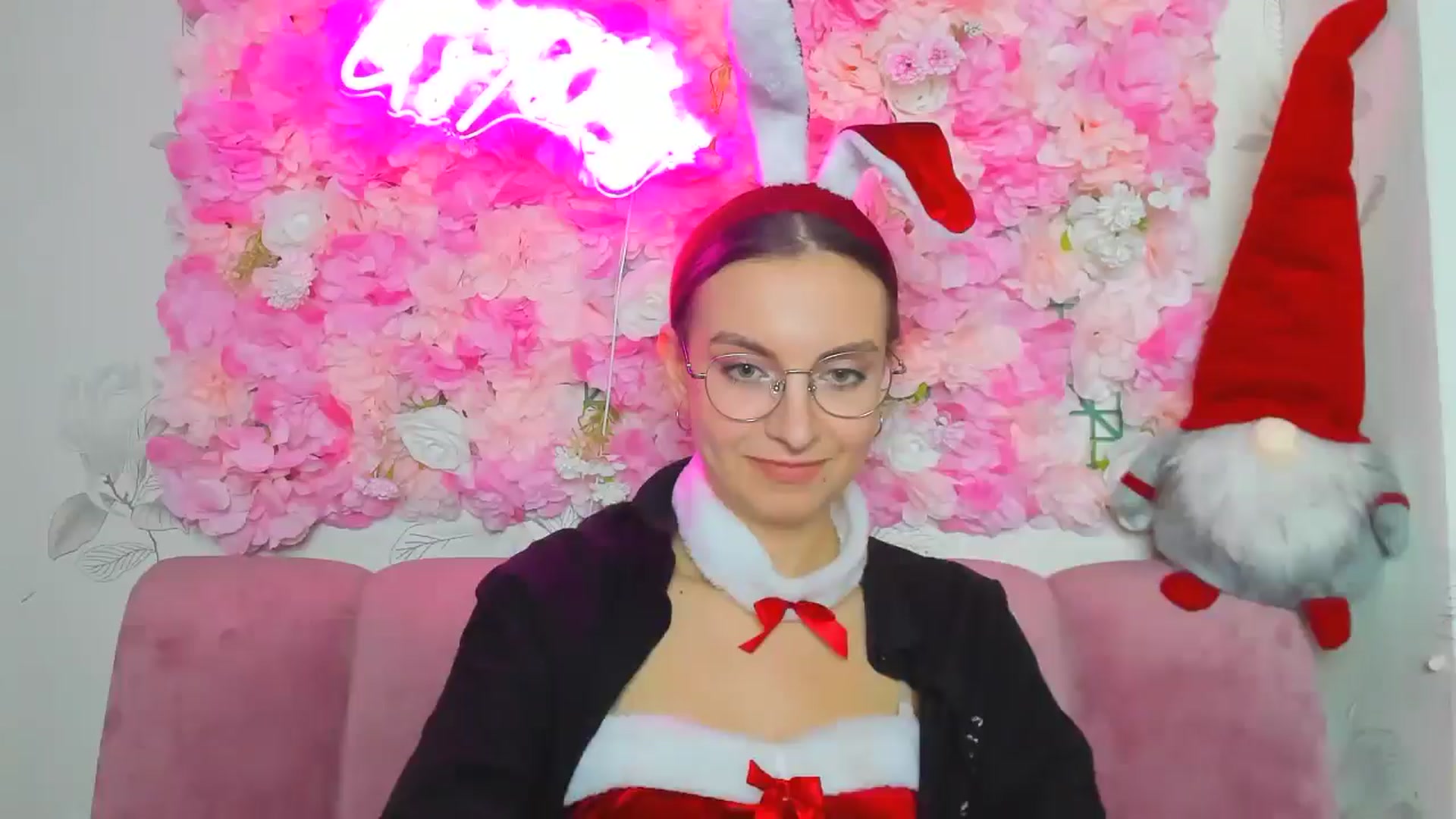 Gallery image thumbnail from SofiaLiub's myfreecams stream on, 12/21/2024, 15:08 image 12 of 20