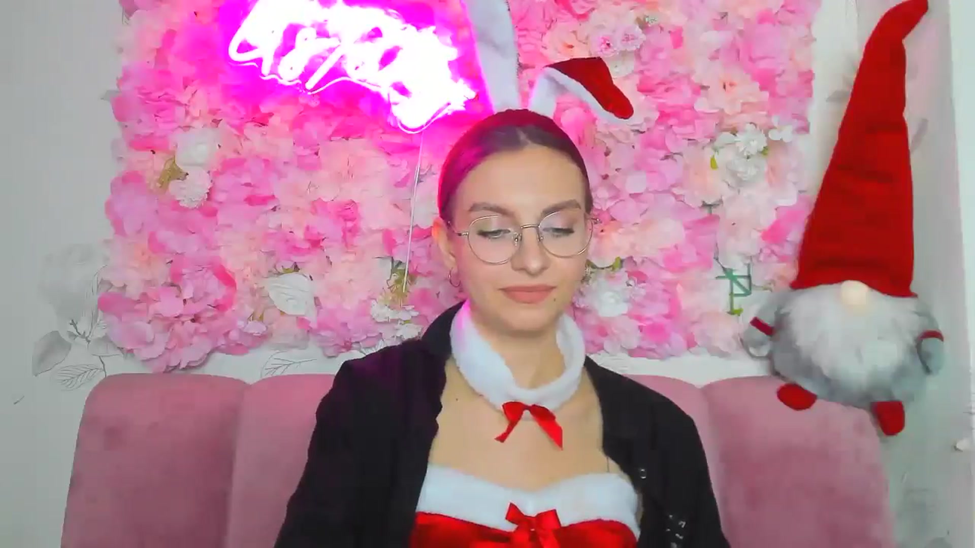 Gallery image thumbnail from SofiaLiub's myfreecams stream on, 12/21/2024, 15:08 image 2 of 20