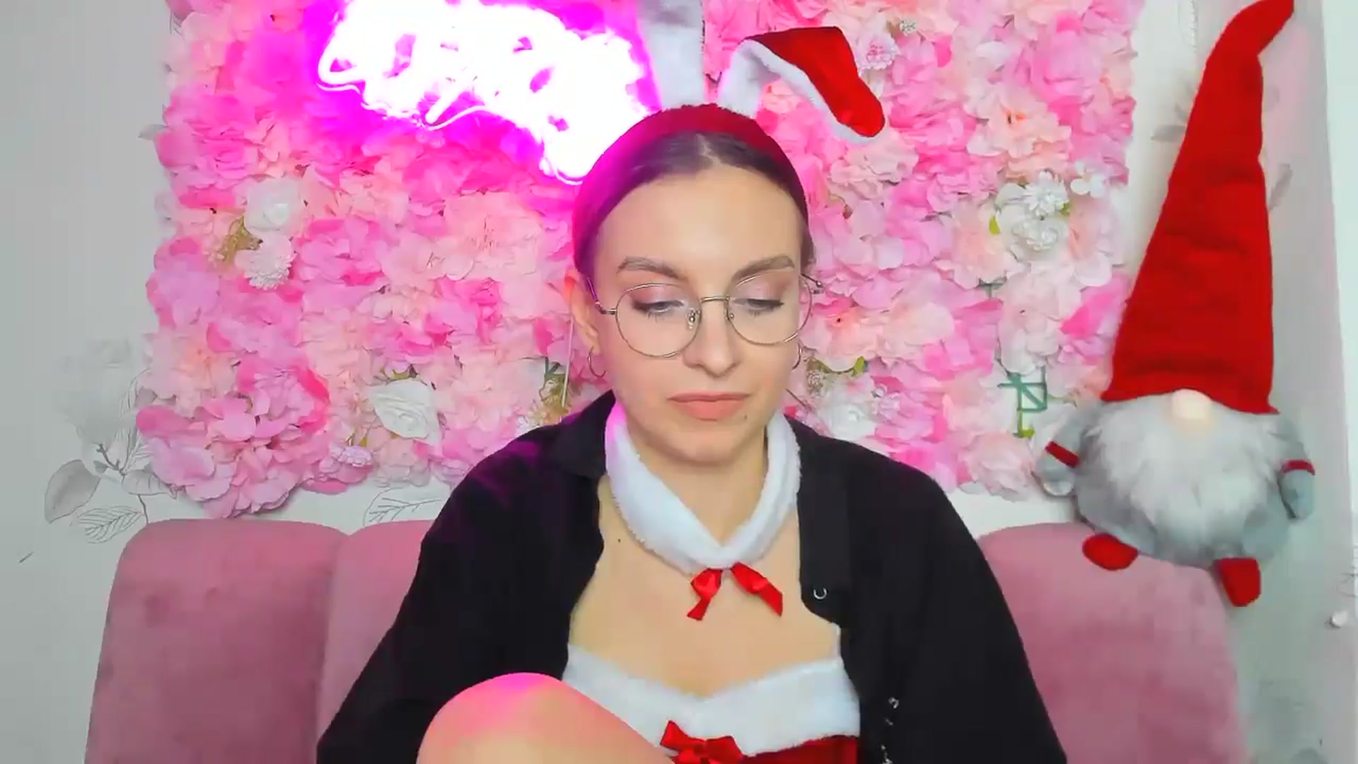 Gallery image thumbnail from SofiaLiub's myfreecams stream on, 12/21/2024, 15:08 image 19 of 20