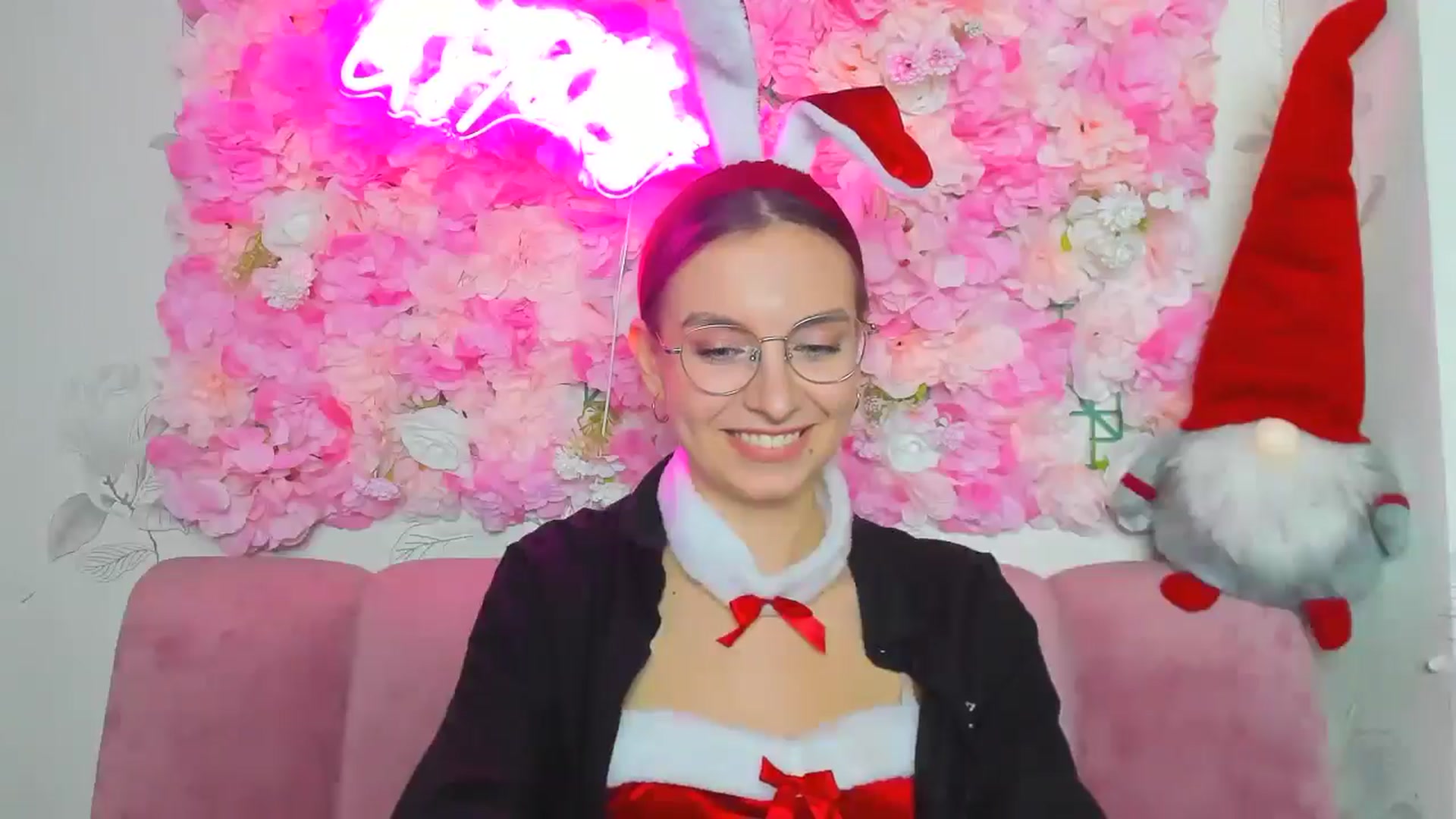 Gallery image thumbnail from SofiaLiub's myfreecams stream on, 12/21/2024, 15:08 image 9 of 20