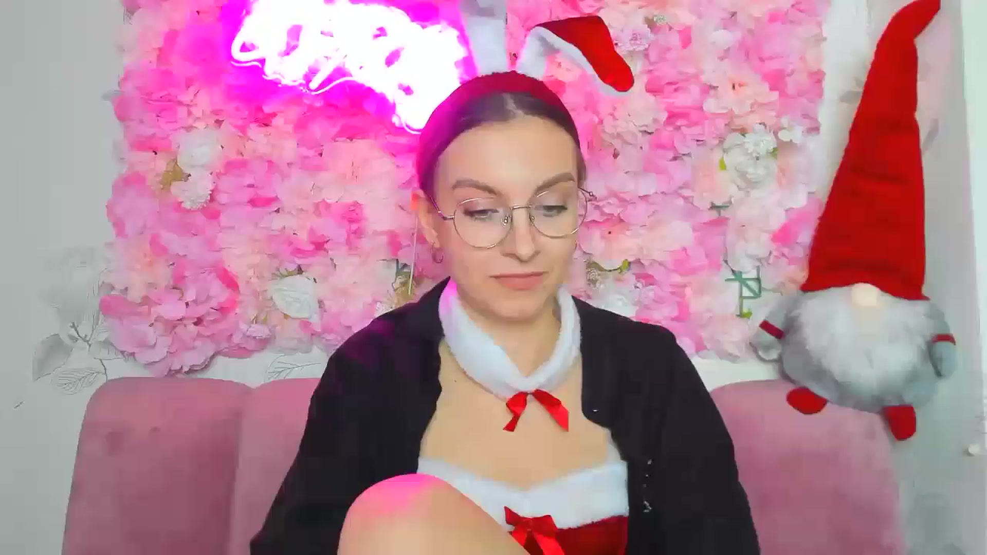 Gallery image thumbnail from SofiaLiub's myfreecams stream on, 12/21/2024, 15:08 image 15 of 20