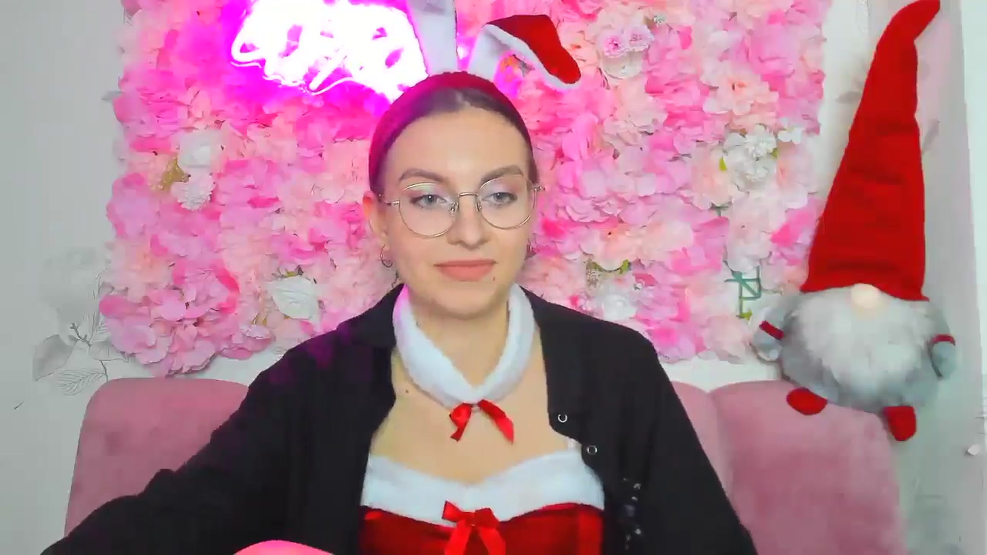 Gallery image thumbnail from SofiaLiub's myfreecams stream on, 12/21/2024, 15:08 image 16 of 20