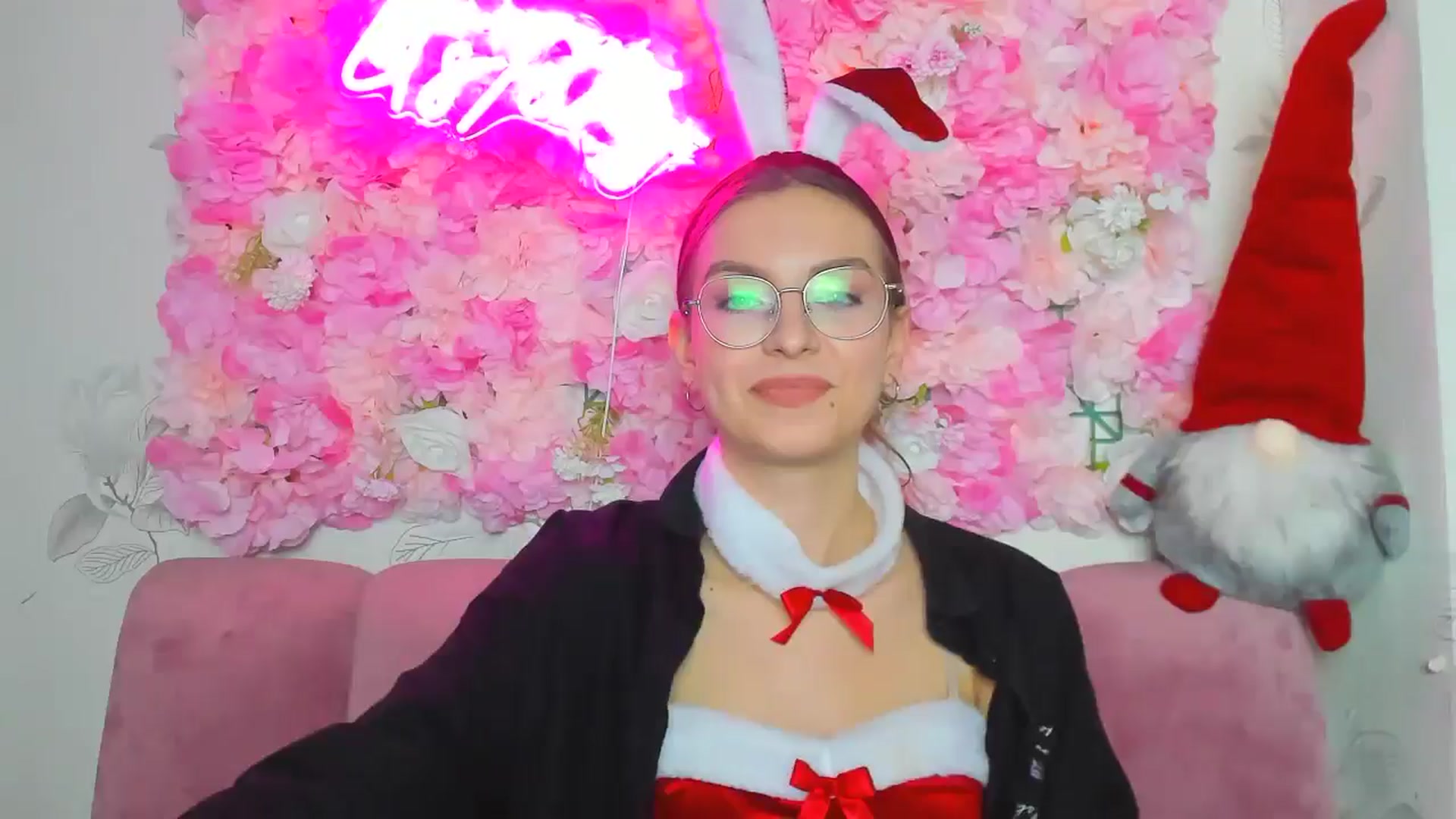 Gallery image thumbnail from SofiaLiub's myfreecams stream on, 12/21/2024, 15:08 image 6 of 20
