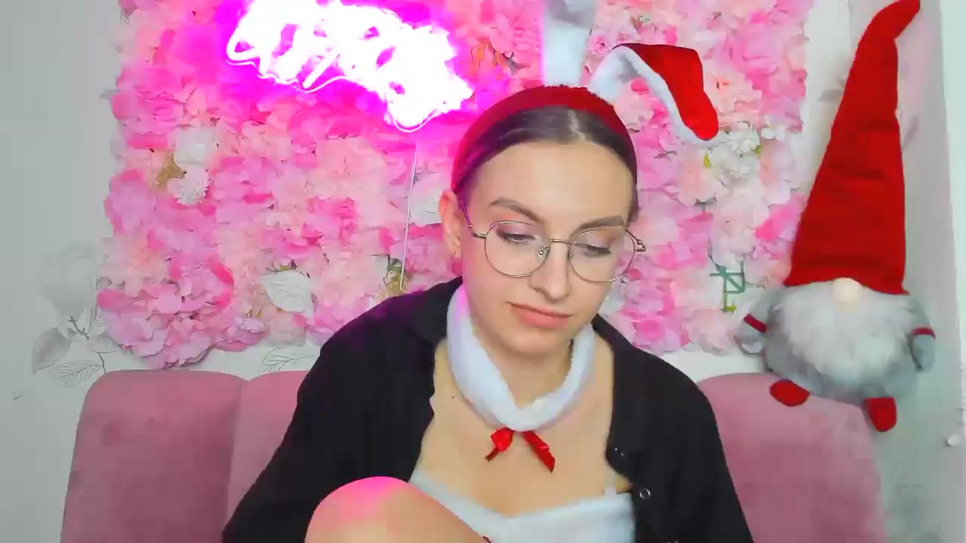 Gallery image thumbnail from SofiaLiub's myfreecams stream on, 12/21/2024, 15:08 image 14 of 20