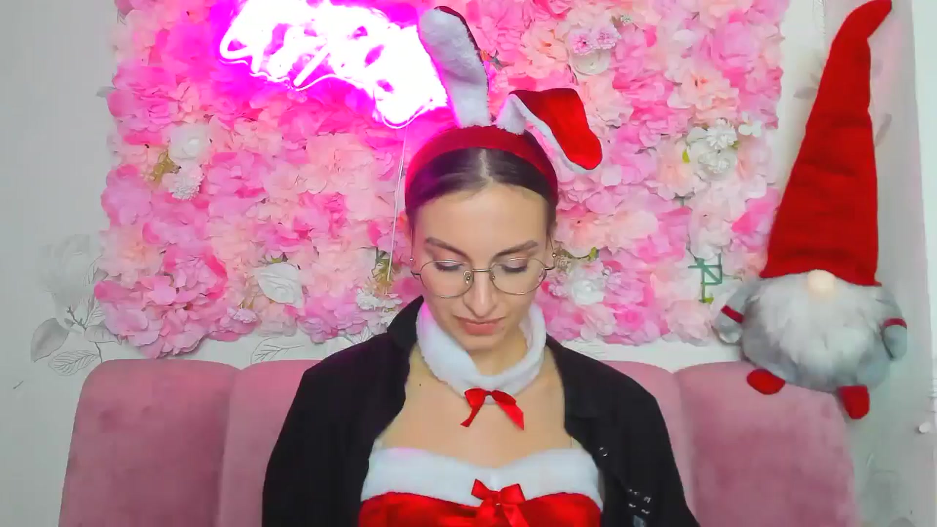 Gallery image thumbnail from SofiaLiub's myfreecams stream on, 12/21/2024, 15:08 image 1 of 20