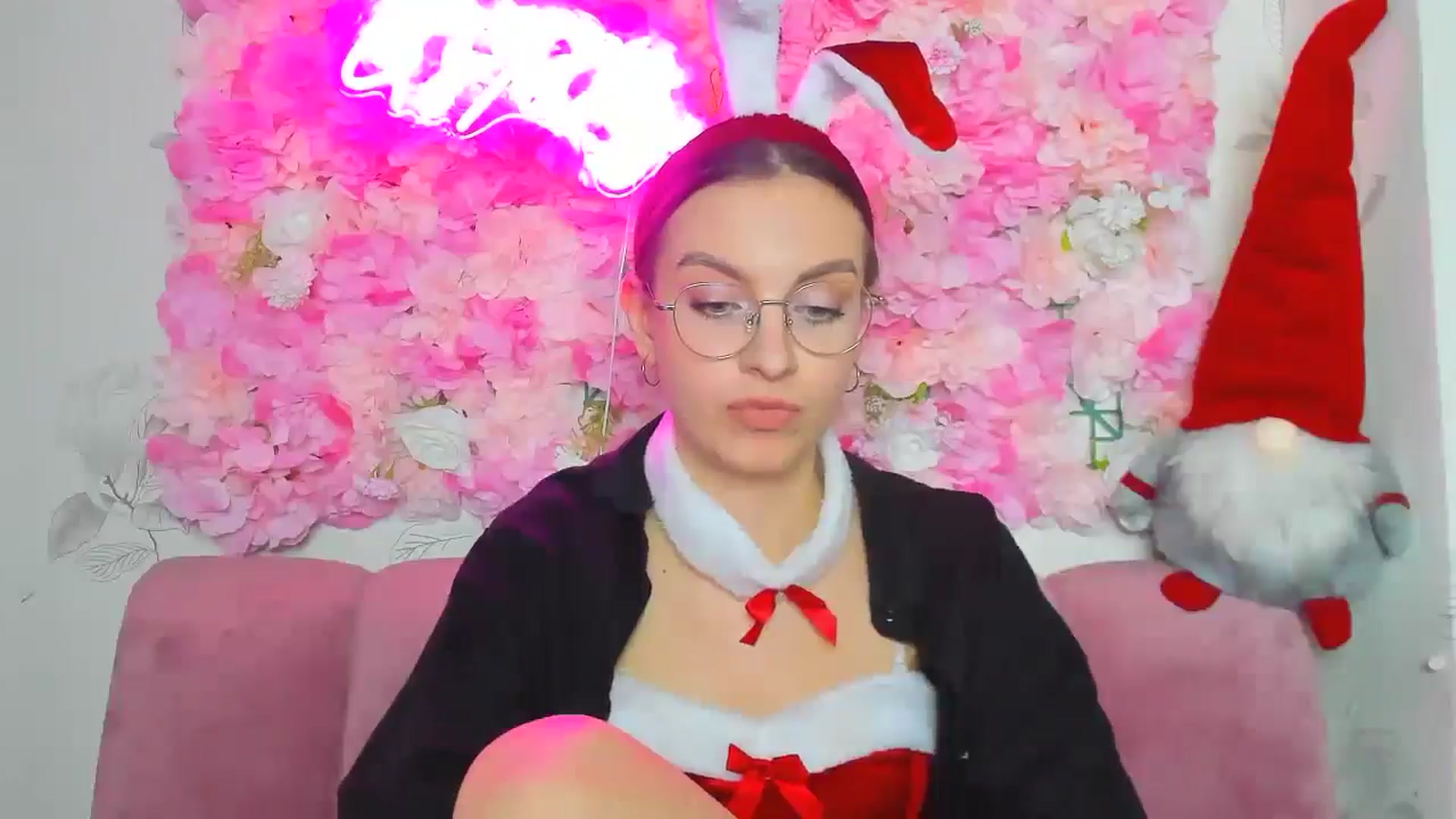 Gallery image thumbnail from SofiaLiub's myfreecams stream on, 12/21/2024, 15:08 image 17 of 20