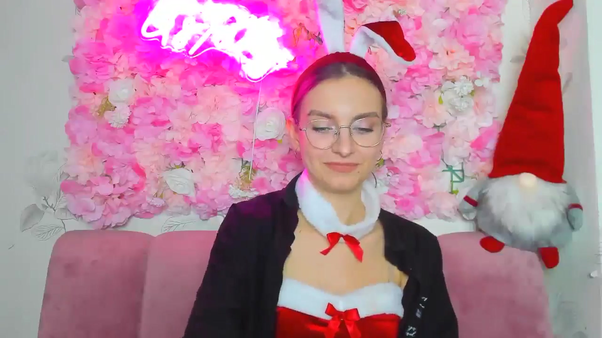 Gallery image thumbnail from SofiaLiub's myfreecams stream on, 12/21/2024, 15:08 image 5 of 20