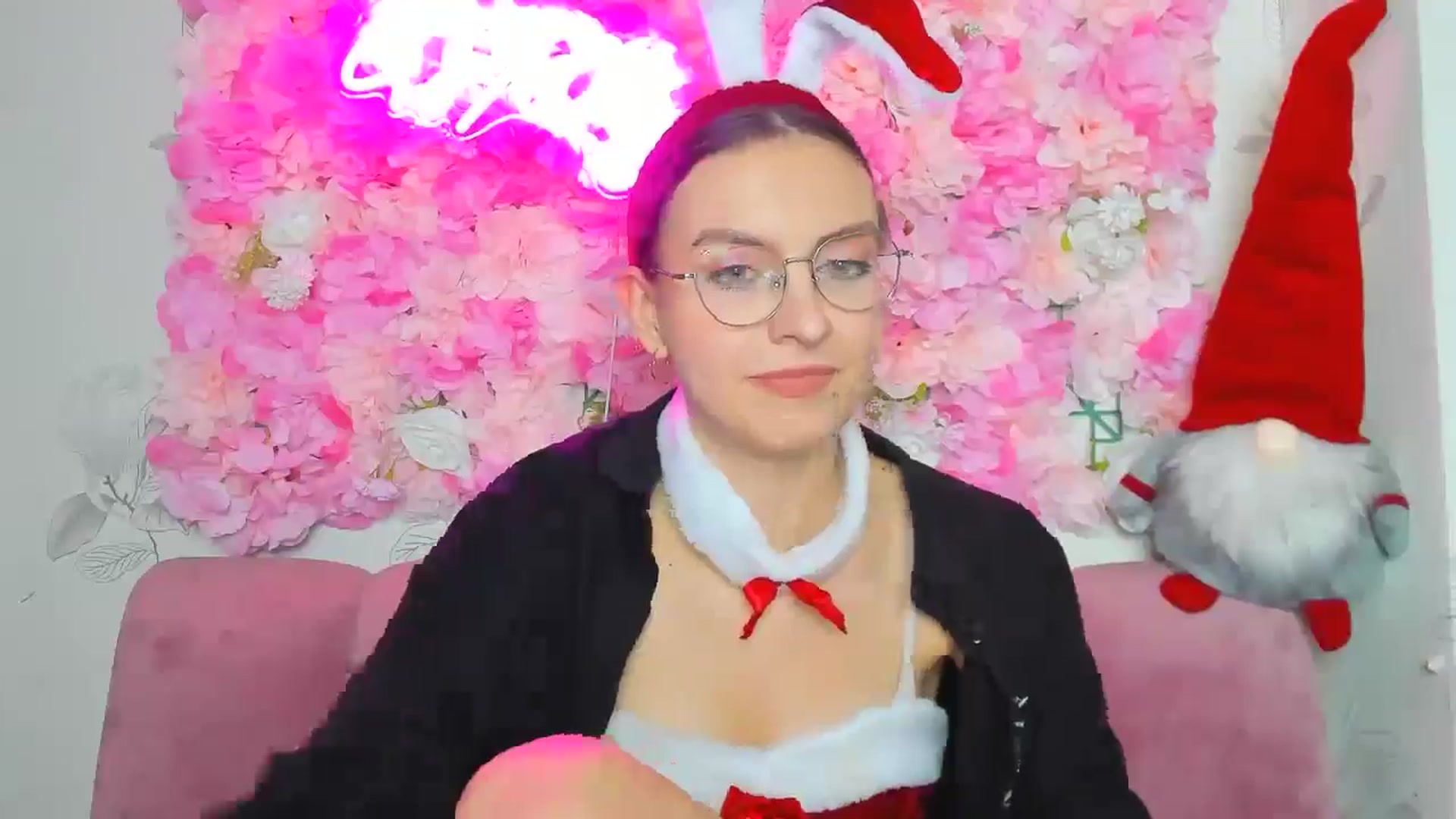 Gallery image thumbnail from SofiaLiub's myfreecams stream on, 12/21/2024, 15:08 image 13 of 20