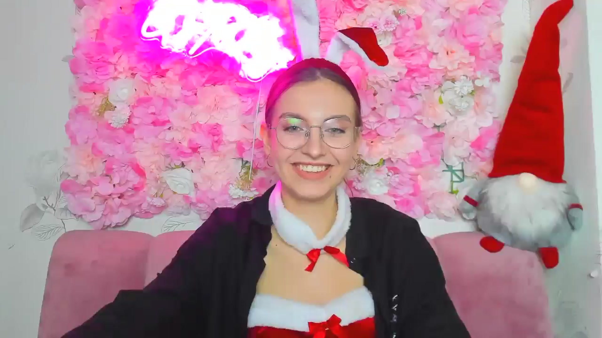 Gallery image thumbnail from SofiaLiub's myfreecams stream on, 12/21/2024, 15:08 image 7 of 20